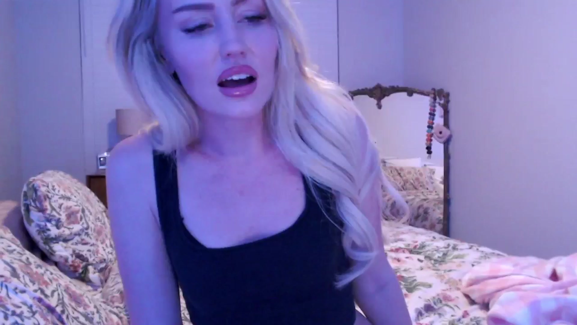 Gallery image thumbnail from Officialelsa's myfreecams stream on, 12/16/2024, 03:52 image 13 of 20