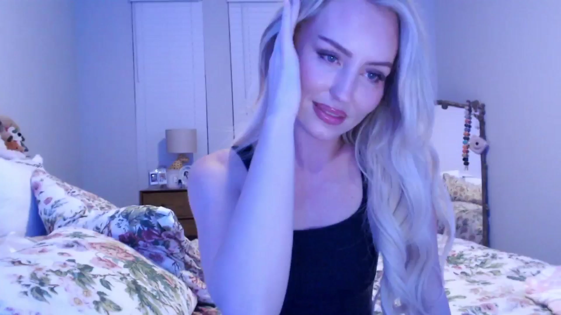 Gallery image thumbnail from Officialelsa's myfreecams stream on, 12/16/2024, 05:34 image 11 of 20
