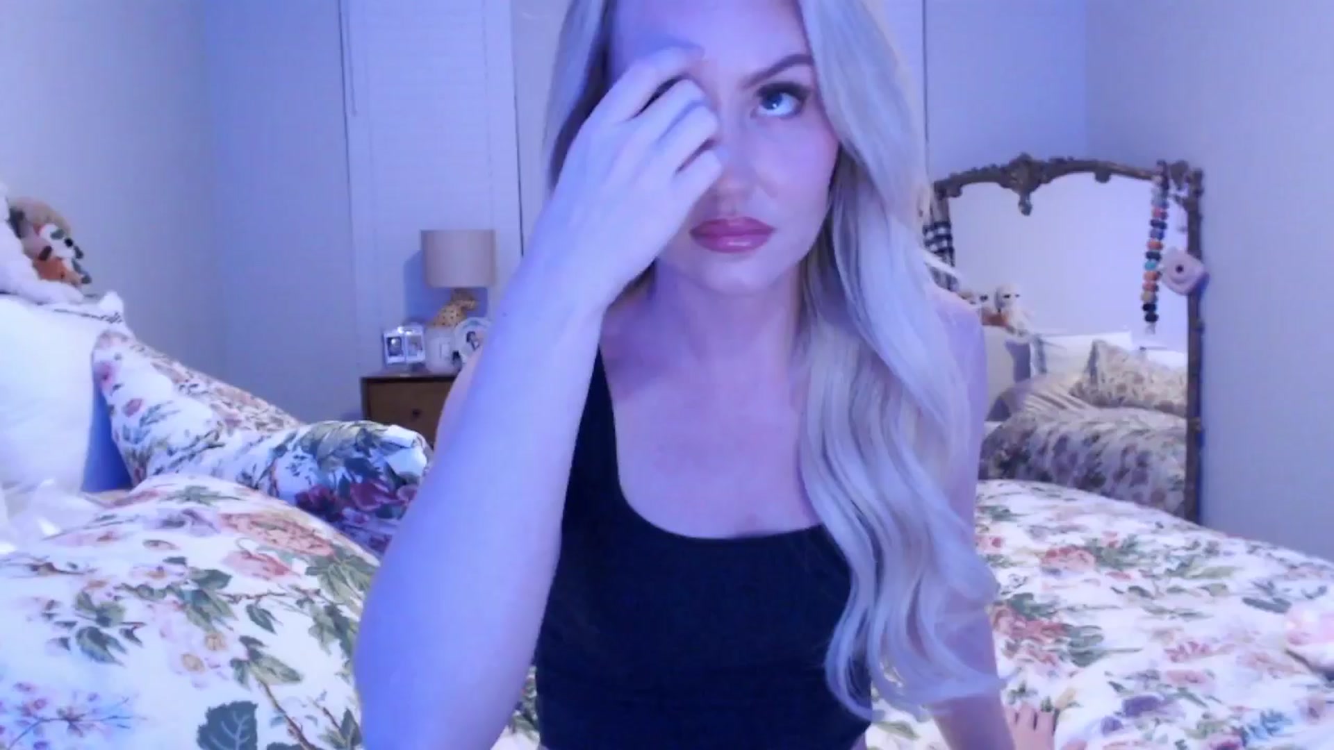 Gallery image thumbnail from Officialelsa's myfreecams stream on, 12/16/2024, 05:34 image 17 of 20