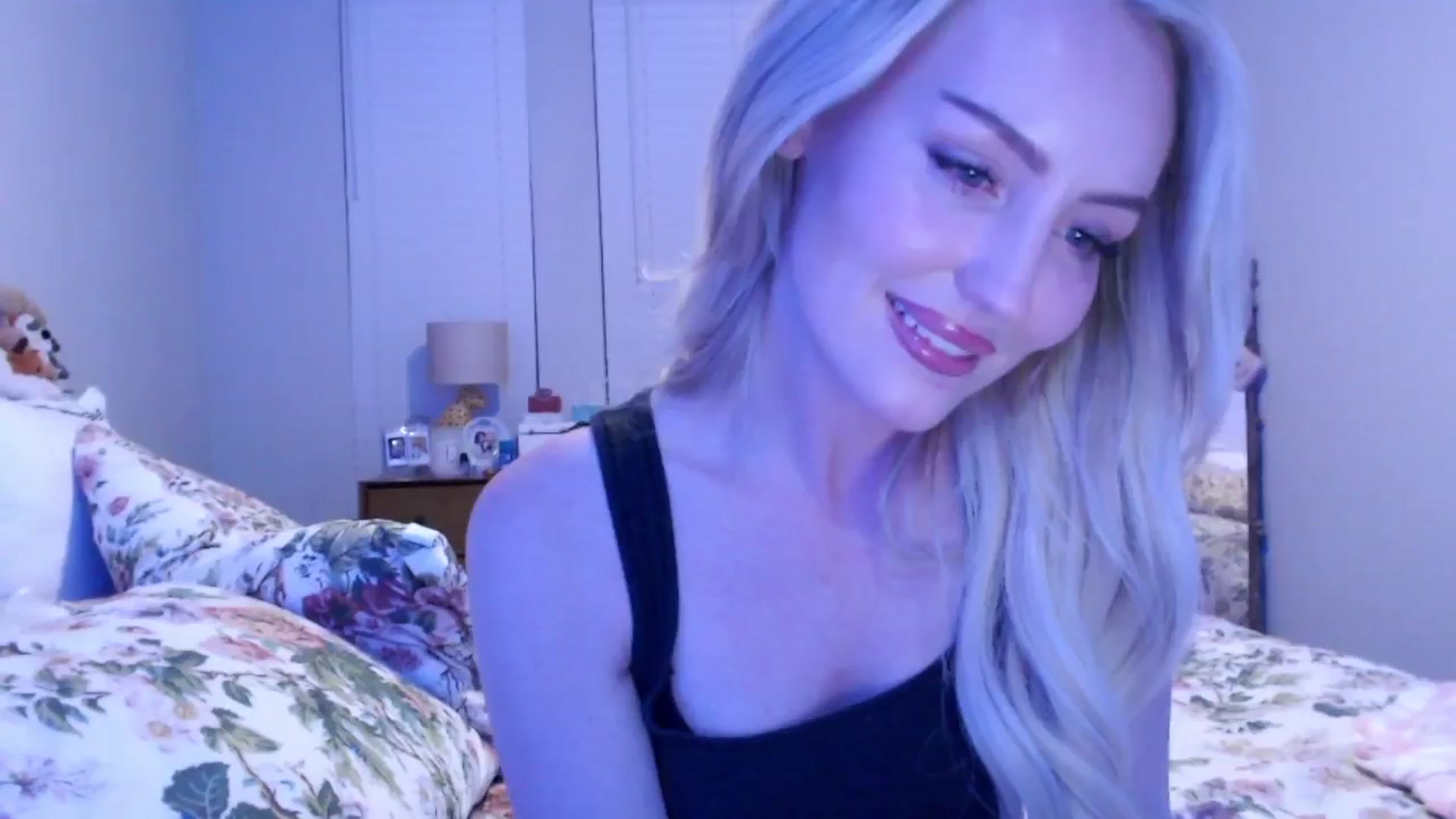 Gallery image thumbnail from Officialelsa's myfreecams stream on, 12/16/2024, 05:34 image 7 of 20