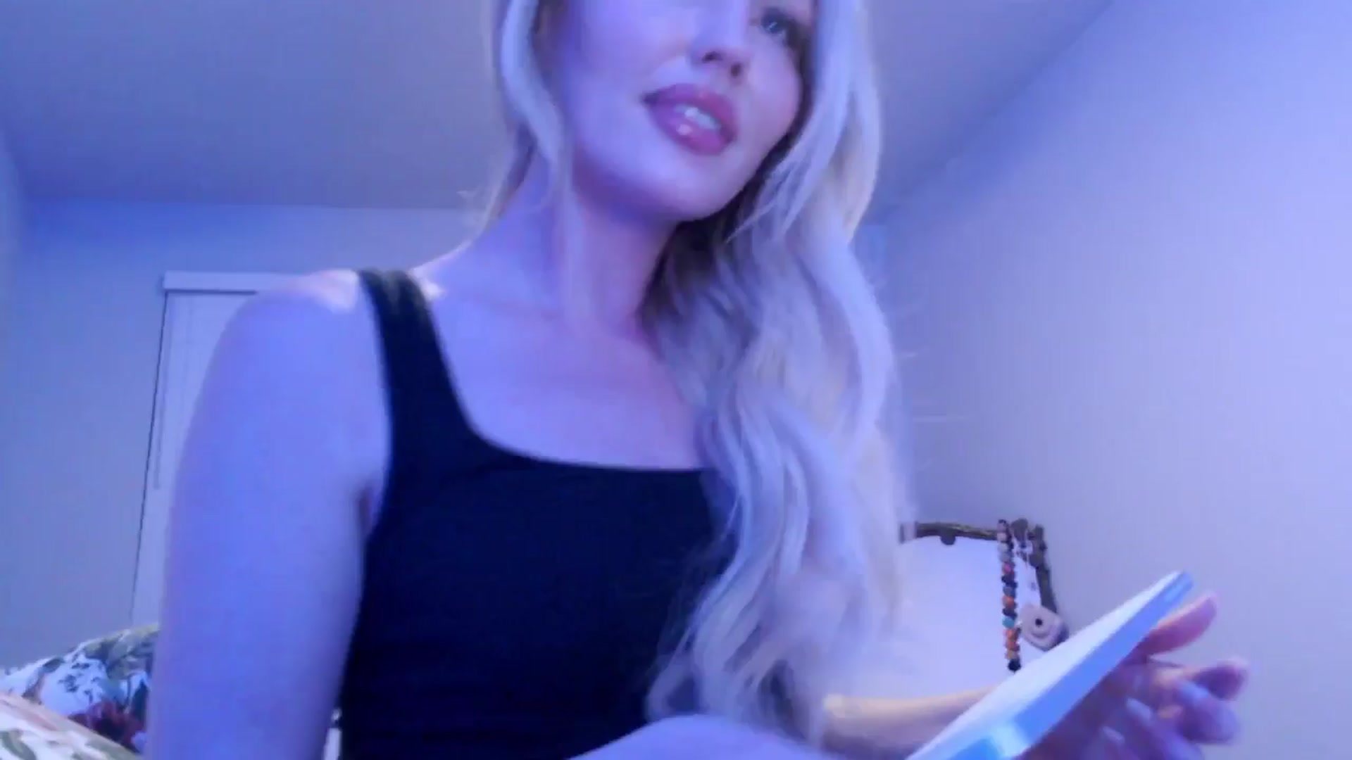 Gallery image thumbnail from Officialelsa's myfreecams stream on, 12/16/2024, 05:34 image 13 of 20