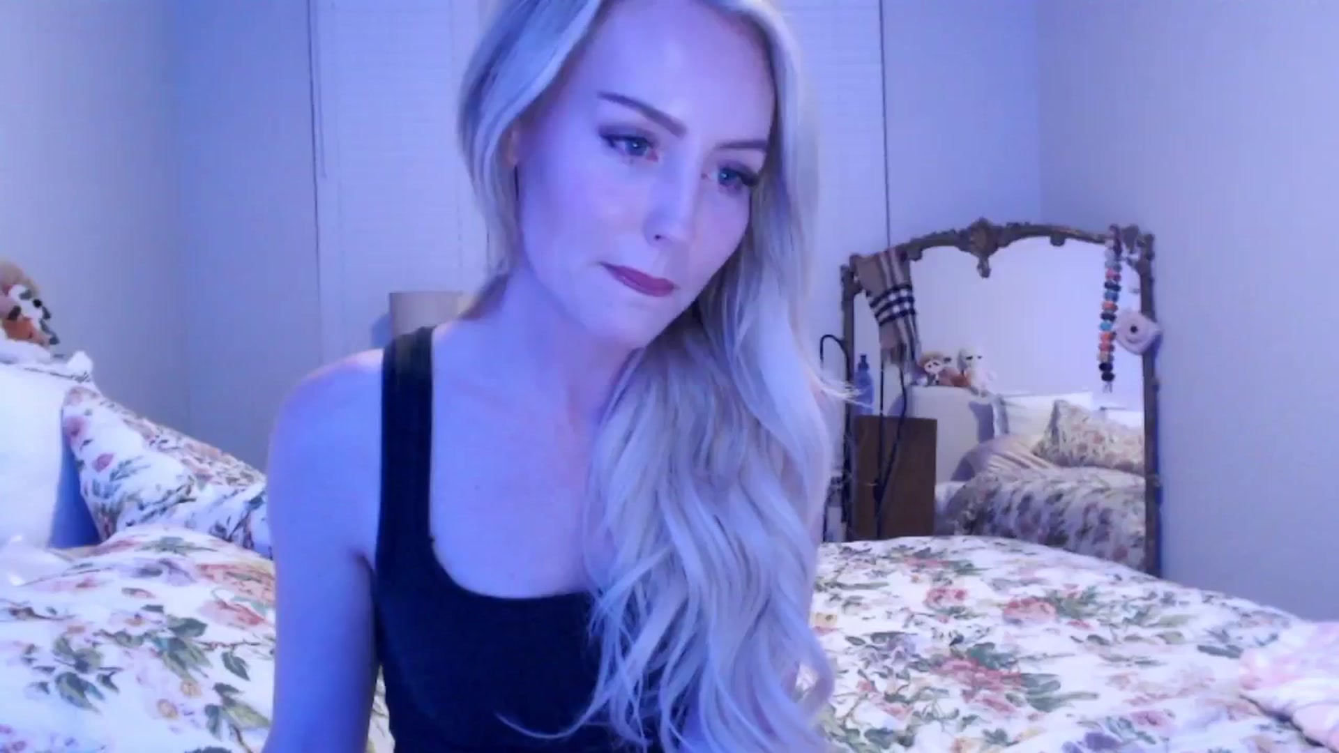 Gallery image thumbnail from Officialelsa's myfreecams stream on, 12/16/2024, 05:34 image 9 of 20