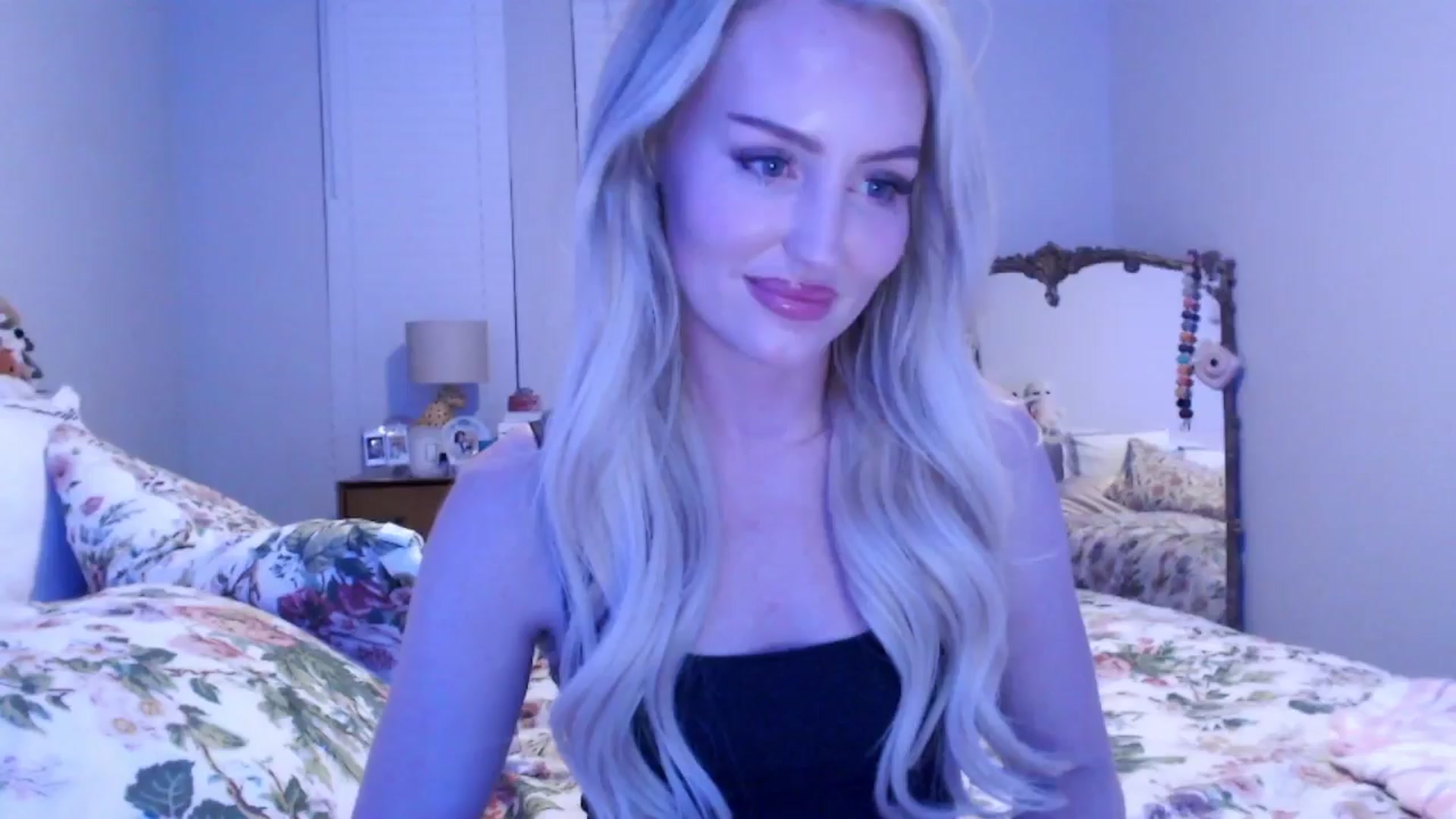 Gallery image thumbnail from Officialelsa's myfreecams stream on, 12/16/2024, 05:34 image 1 of 20