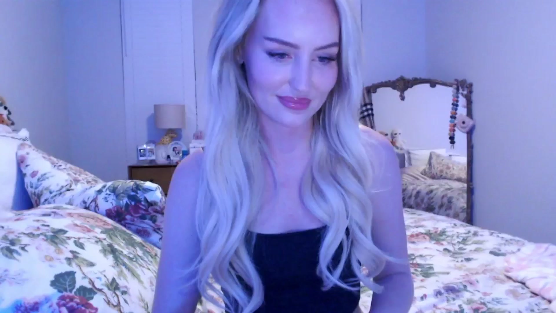 Gallery image thumbnail from Officialelsa's myfreecams stream on, 12/16/2024, 05:34 image 2 of 20