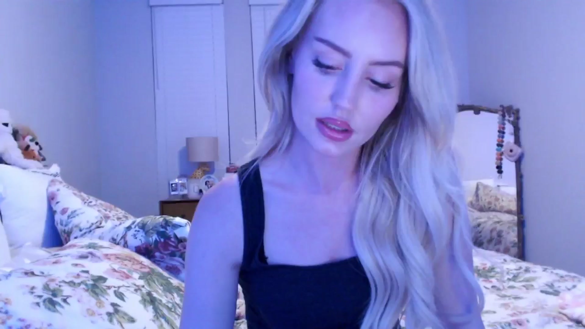 Gallery image thumbnail from Officialelsa's myfreecams stream on, 12/16/2024, 05:34 image 12 of 20
