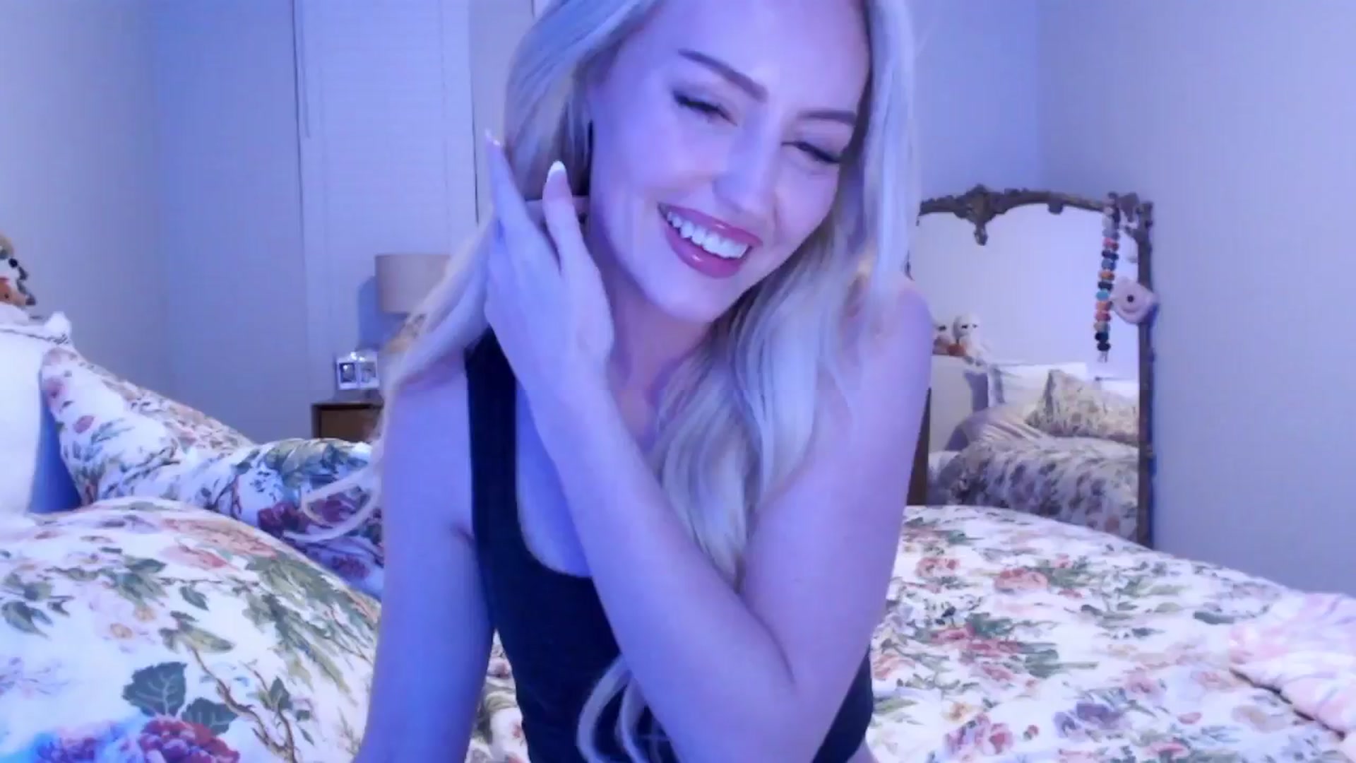 Gallery image thumbnail from Officialelsa's myfreecams stream on, 12/16/2024, 05:34 image 3 of 20