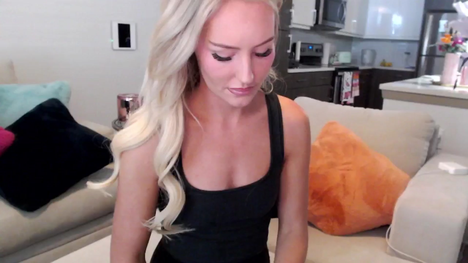 Gallery image thumbnail from Officialelsa's myfreecams stream on, 12/30/2024, 22:10 image 4 of 20