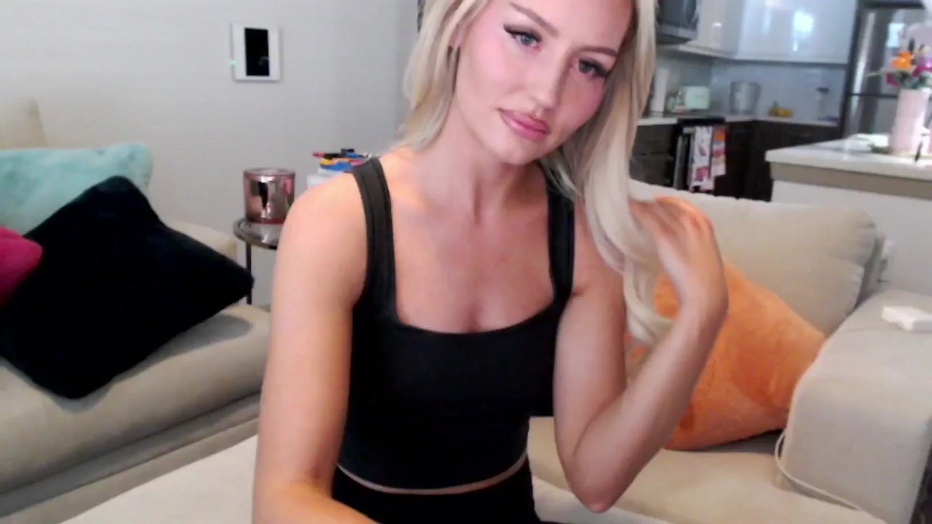 Gallery image thumbnail from Officialelsa's myfreecams stream on, 12/30/2024, 22:10 image 10 of 20