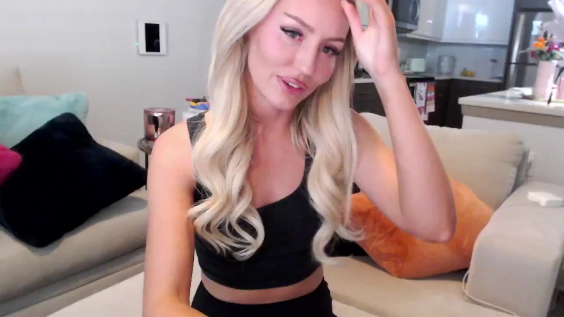Gallery image thumbnail from Officialelsa's myfreecams stream on, 12/30/2024, 22:10 image 1 of 20