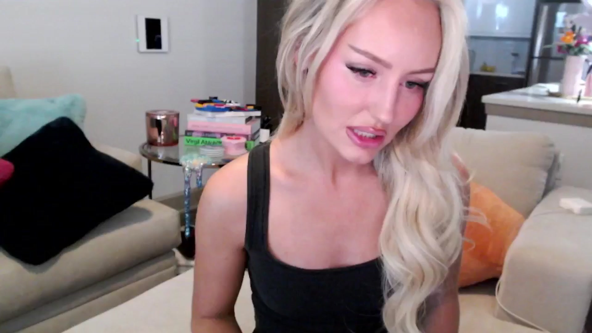 Gallery image thumbnail from Officialelsa's myfreecams stream on, 12/30/2024, 23:23 image 6 of 20