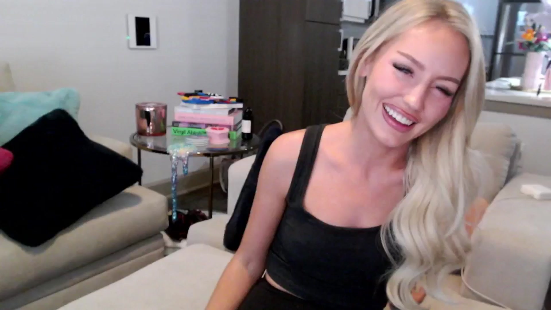 Gallery image thumbnail from Officialelsa's myfreecams stream on, 12/30/2024, 23:23 image 5 of 20