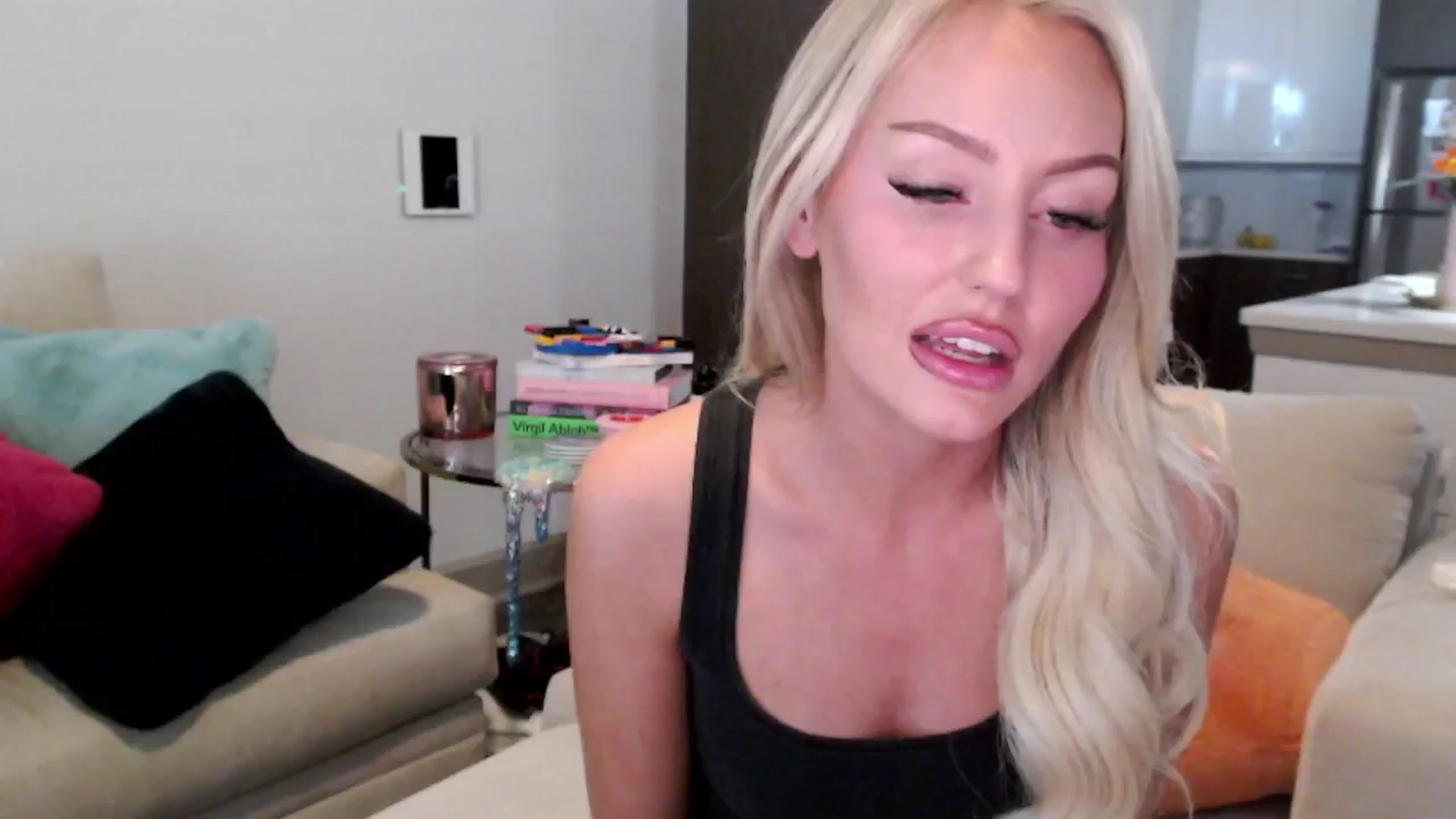 Gallery image thumbnail from Officialelsa's myfreecams stream on, 12/30/2024, 23:23 image 10 of 20