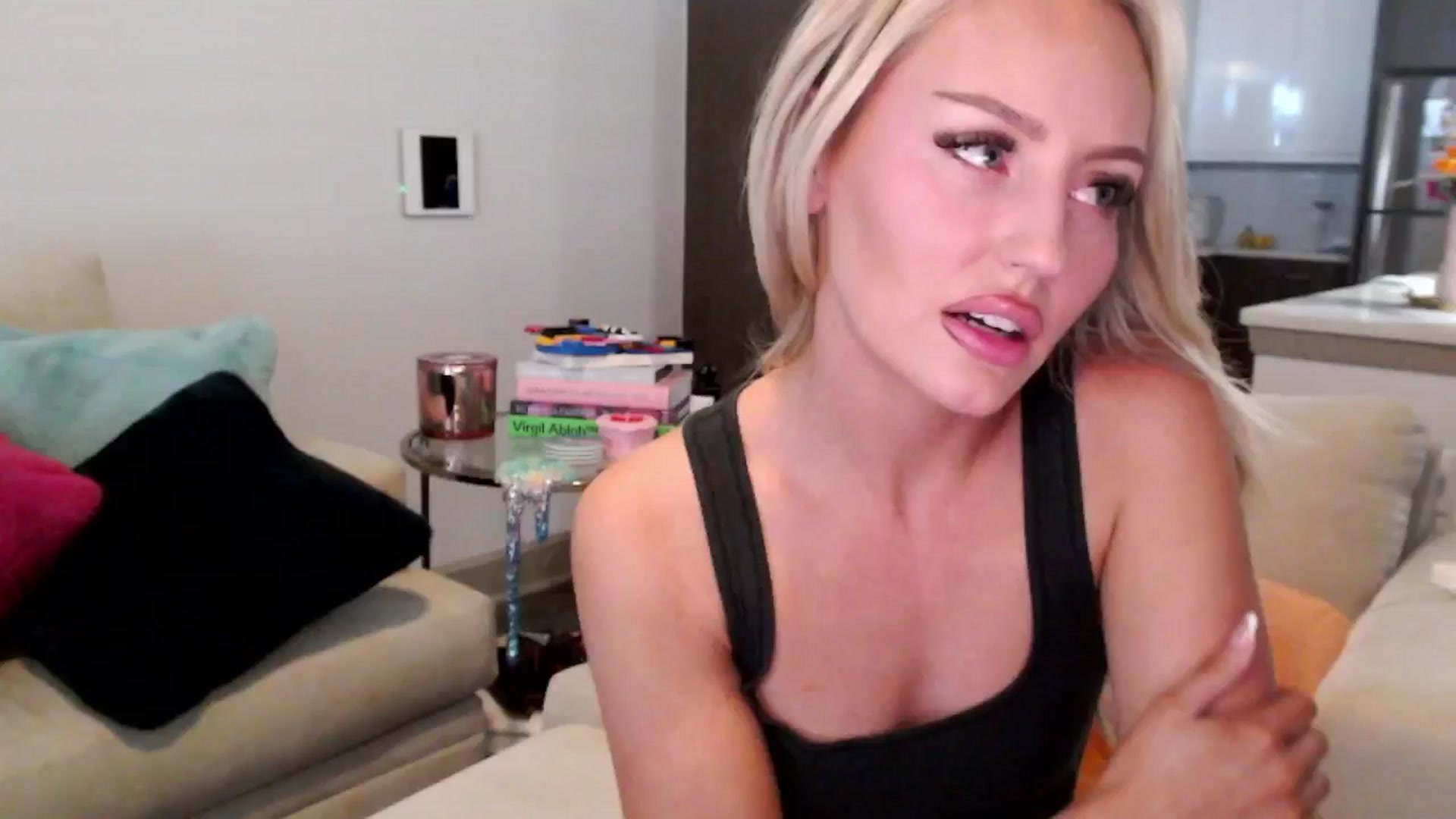 Gallery image thumbnail from Officialelsa's myfreecams stream on, 12/30/2024, 23:23 image 7 of 20