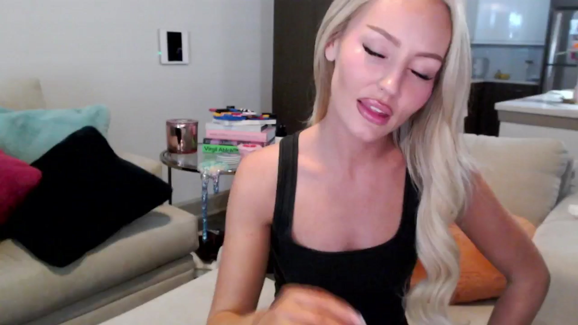 Gallery image thumbnail from Officialelsa's myfreecams stream on, 12/30/2024, 23:23 image 12 of 20
