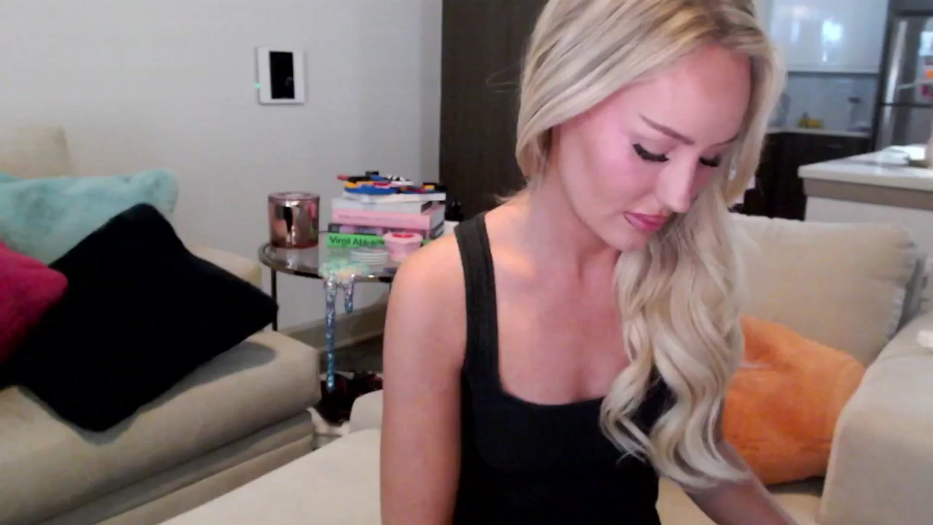 Gallery image thumbnail from Officialelsa's myfreecams stream on, 12/30/2024, 23:23 image 11 of 20