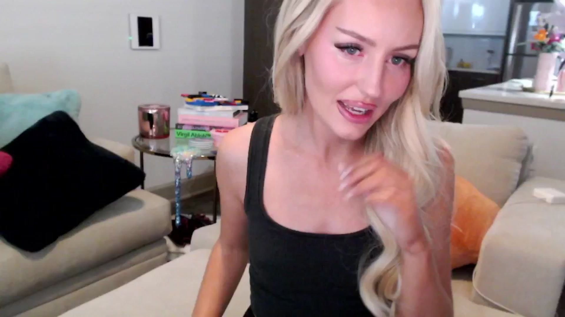 Gallery image thumbnail from Officialelsa's myfreecams stream on, 12/30/2024, 23:23 image 2 of 20