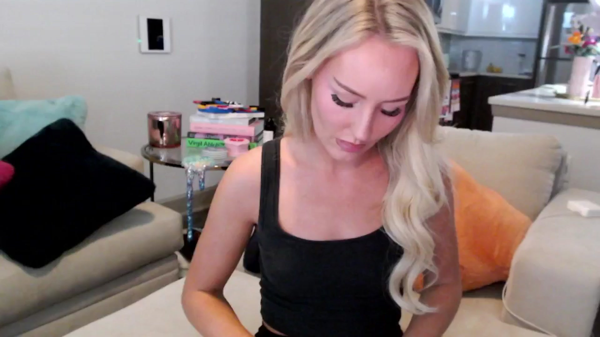 Gallery image thumbnail from Officialelsa's myfreecams stream on, 12/30/2024, 23:23 image 3 of 20