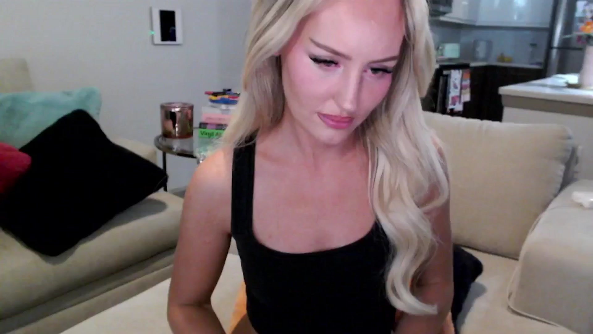 Gallery image thumbnail from Officialelsa's myfreecams stream on, 12/30/2024, 23:23 image 20 of 20