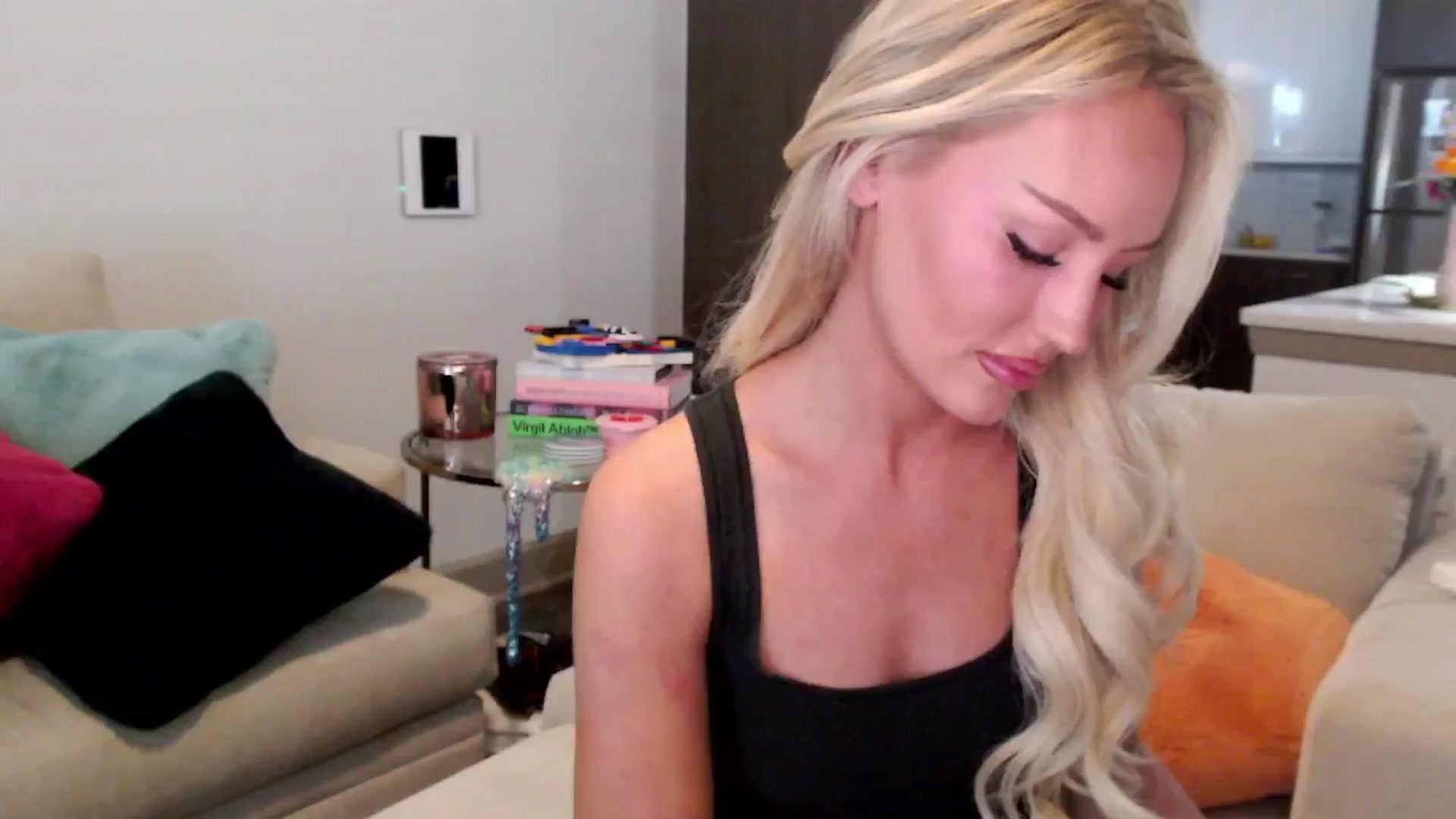 Gallery image thumbnail from Officialelsa's myfreecams stream on, 12/30/2024, 23:23 image 8 of 20