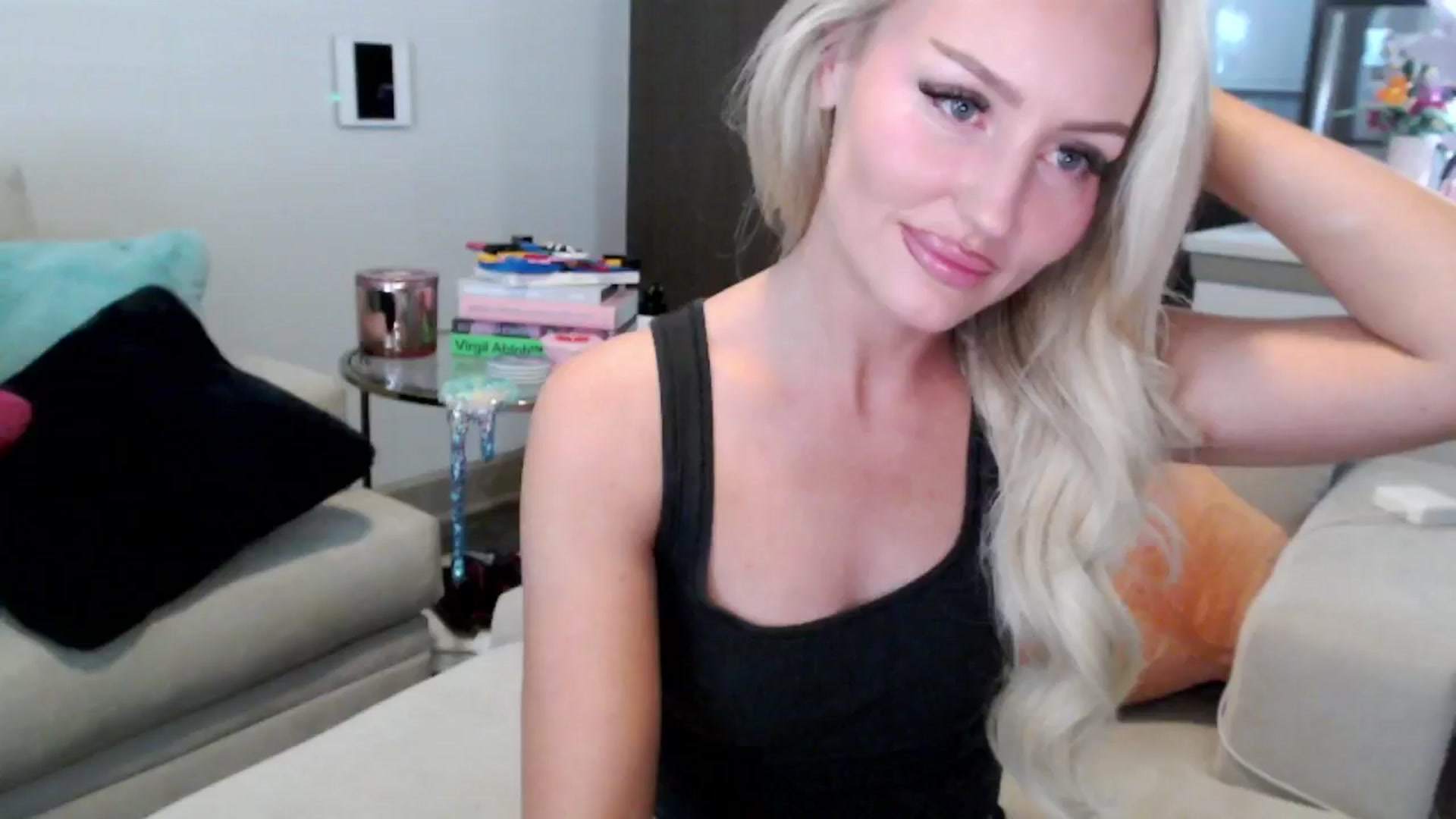 Gallery image thumbnail from Officialelsa's myfreecams stream on, 12/30/2024, 23:23 image 1 of 20