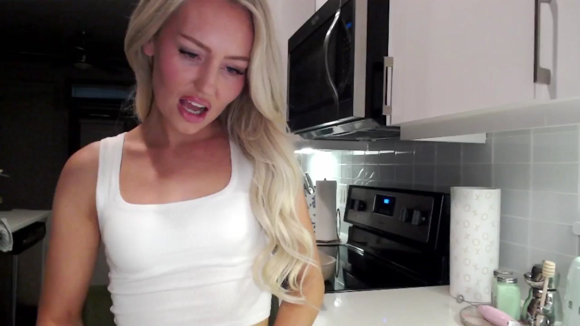 Gallery image thumbnail from Officialelsa's myfreecams stream on, 01/12/2025, 07:30 image 1 of 20