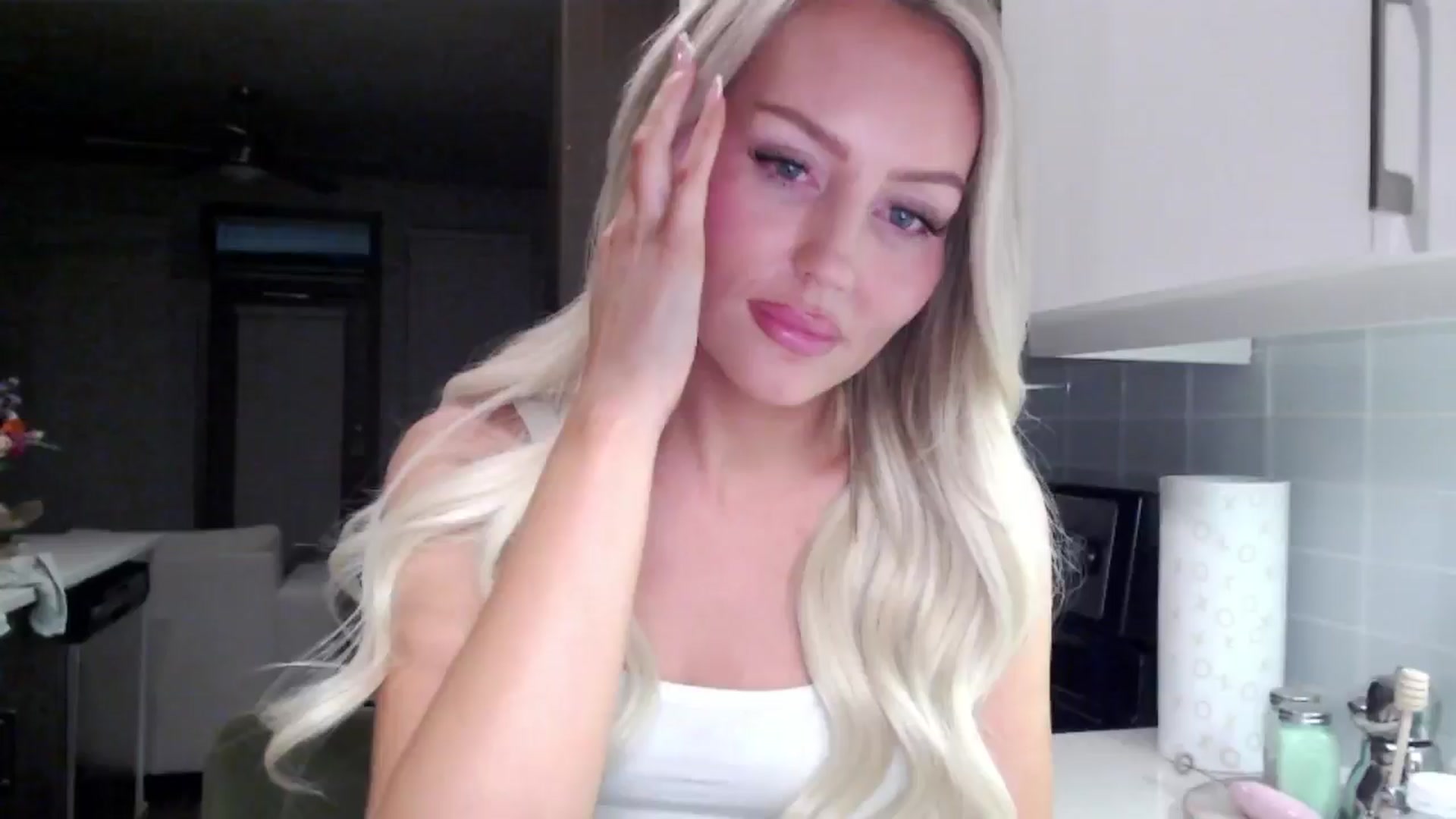 Gallery image thumbnail from Officialelsa's myfreecams stream on, 01/12/2025, 07:30 image 6 of 20