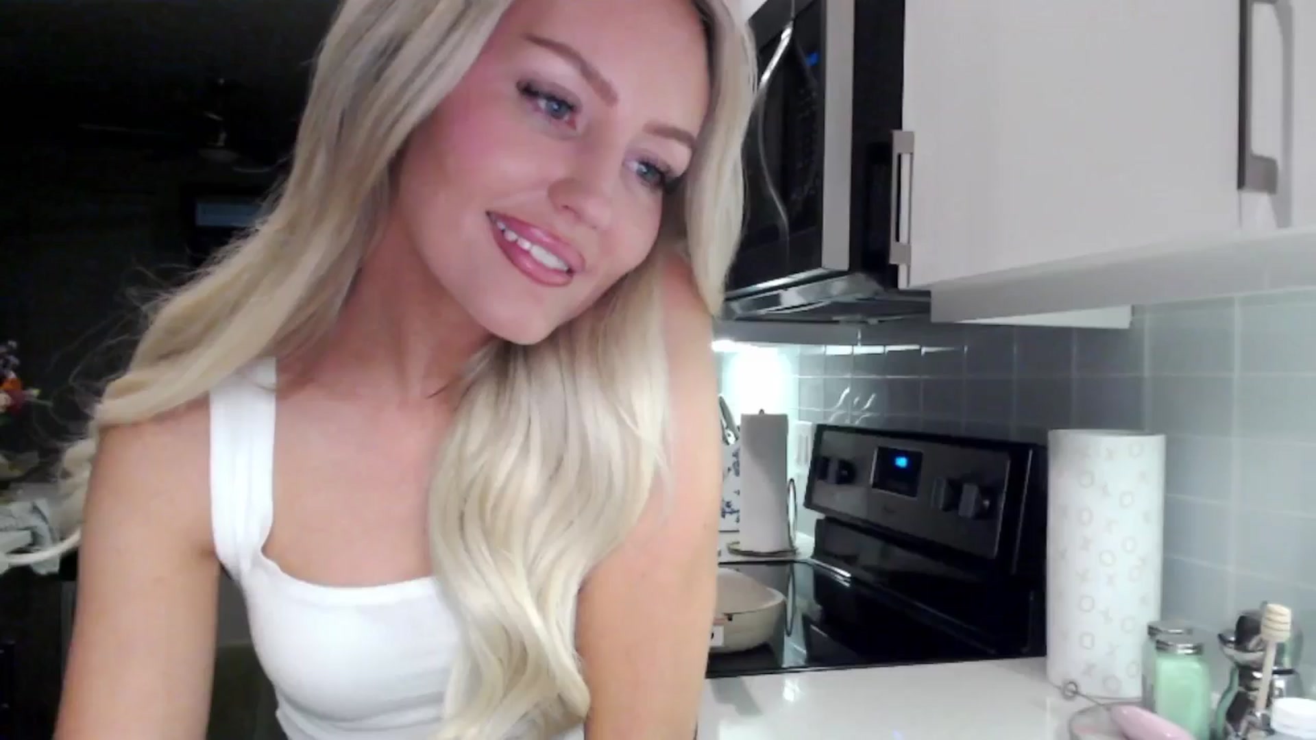 Gallery image thumbnail from Officialelsa's myfreecams stream on, 01/12/2025, 07:30 image 5 of 20