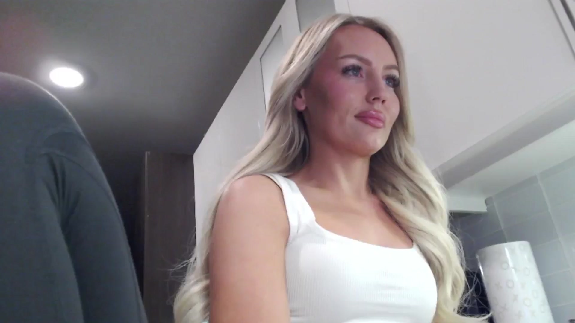 Gallery image thumbnail from Officialelsa's myfreecams stream on, 01/12/2025, 07:30 image 10 of 20