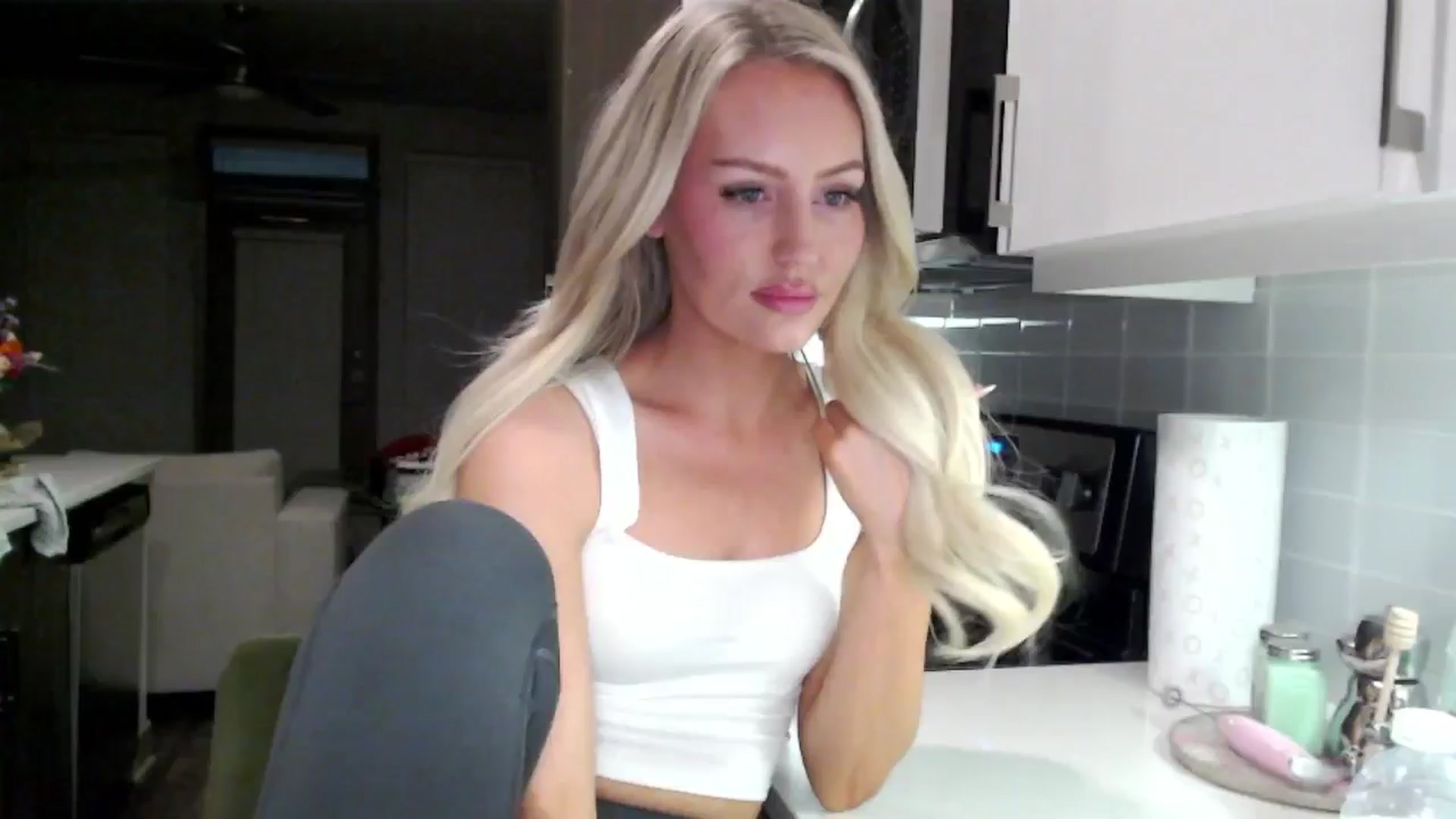 Gallery image thumbnail from Officialelsa's myfreecams stream on, 01/12/2025, 07:30 image 7 of 20
