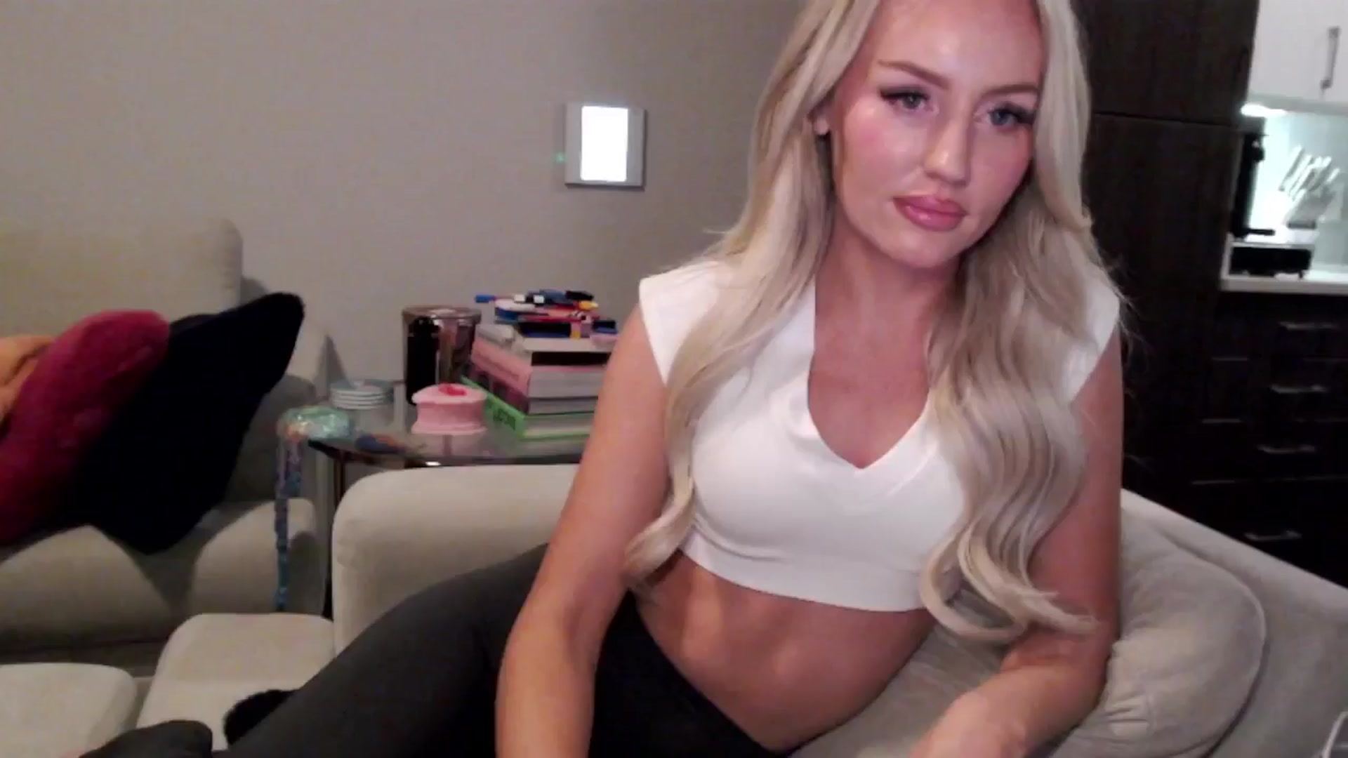 Gallery image thumbnail from Officialelsa's myfreecams stream on, 01/16/2025, 07:15 image 1 of 20