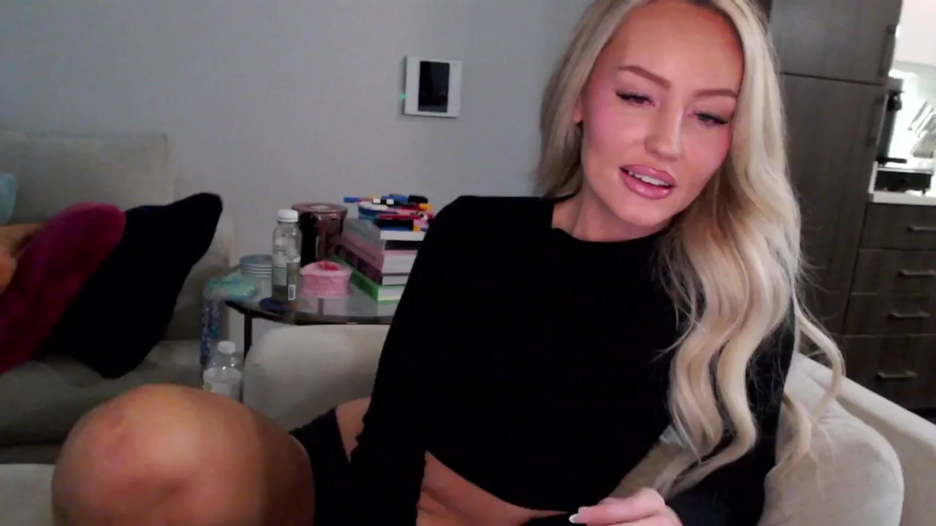 Gallery image thumbnail from Officialelsa's myfreecams stream on, 01/17/2025, 21:24 image 1 of 20
