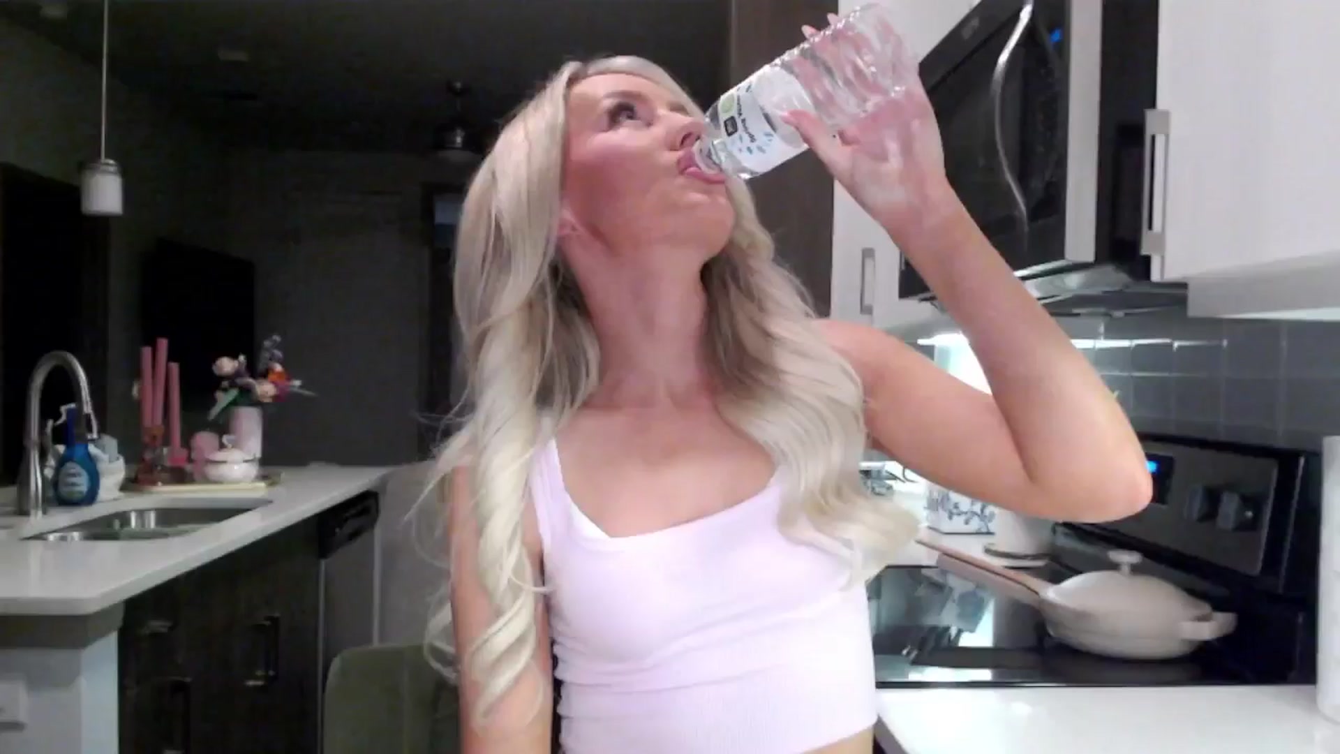 Gallery image thumbnail from Officialelsa's myfreecams stream on, 01/24/2025, 24:57 image 7 of 20
