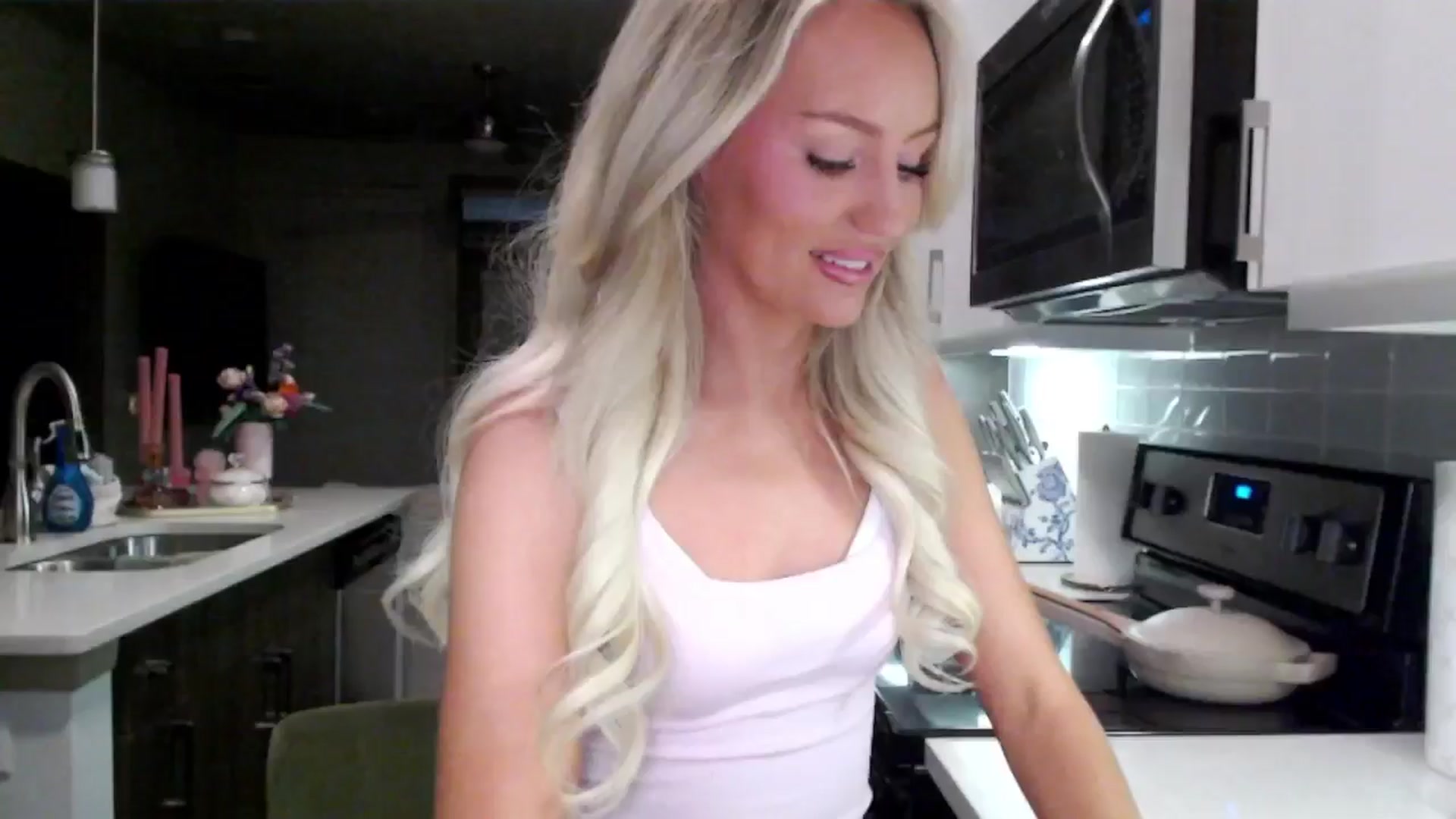 Gallery image thumbnail from Officialelsa's myfreecams stream on, 01/24/2025, 24:57 image 20 of 20
