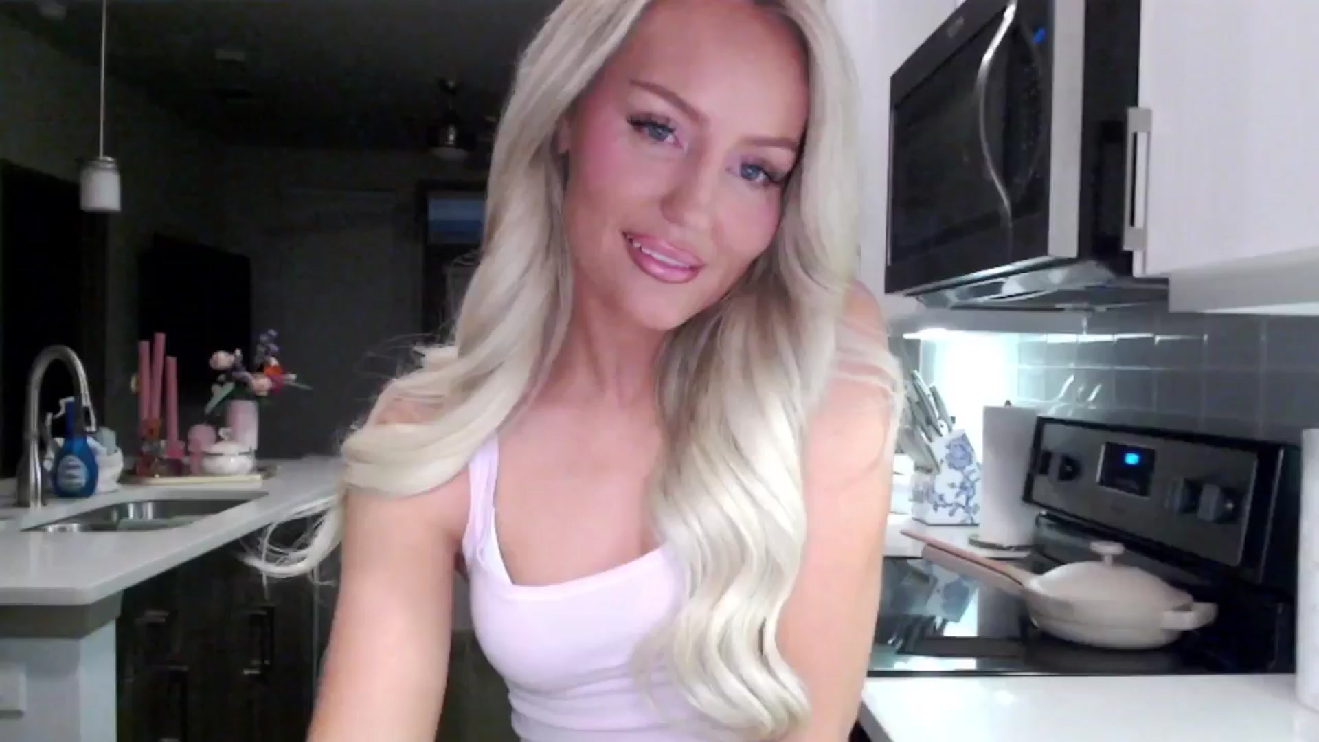 Gallery image thumbnail from Officialelsa's myfreecams stream on, 01/24/2025, 24:57 image 4 of 20