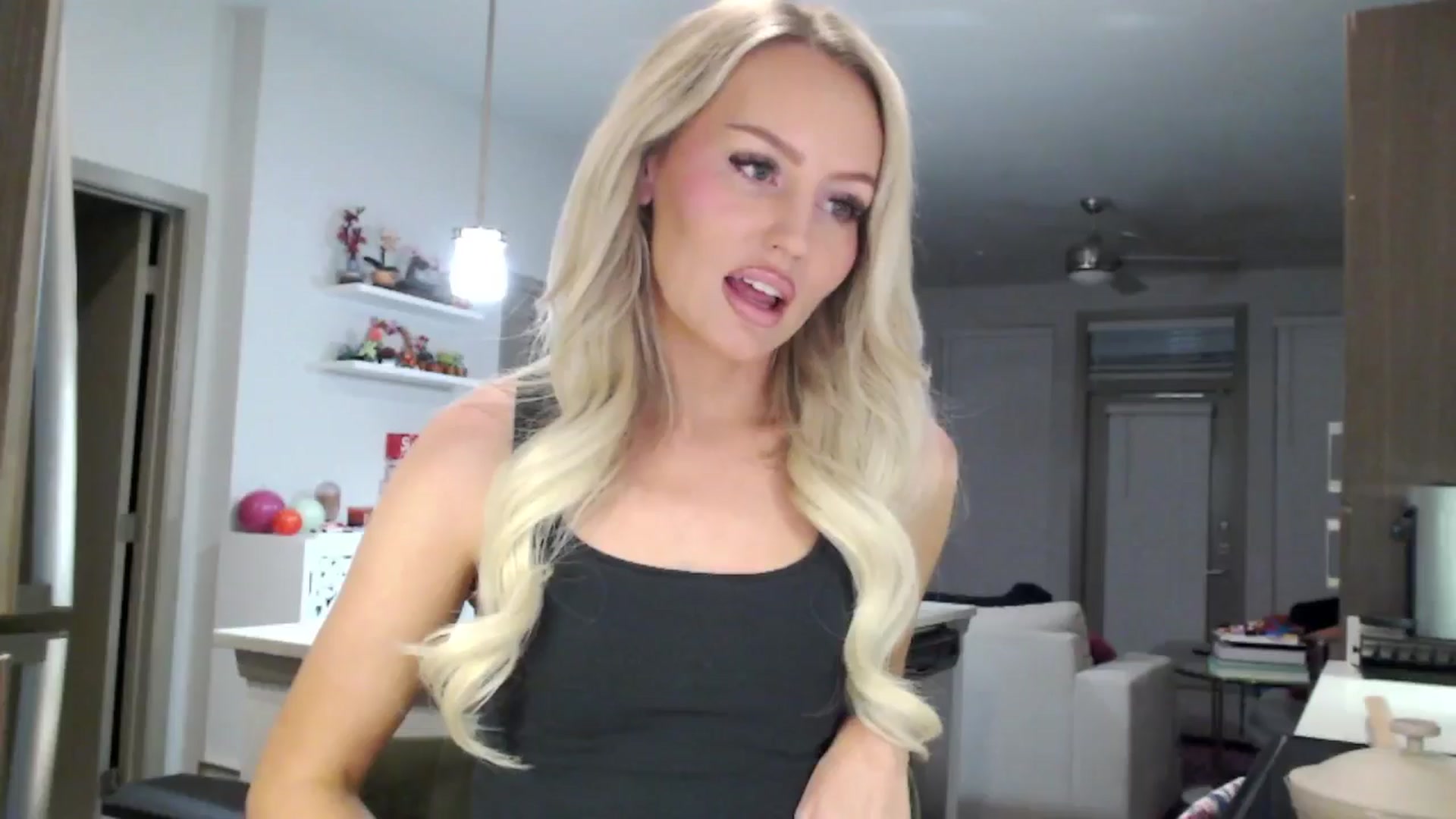 Gallery image thumbnail from Officialelsa's myfreecams stream on, 01/26/2025, 02:39 image 1 of 20