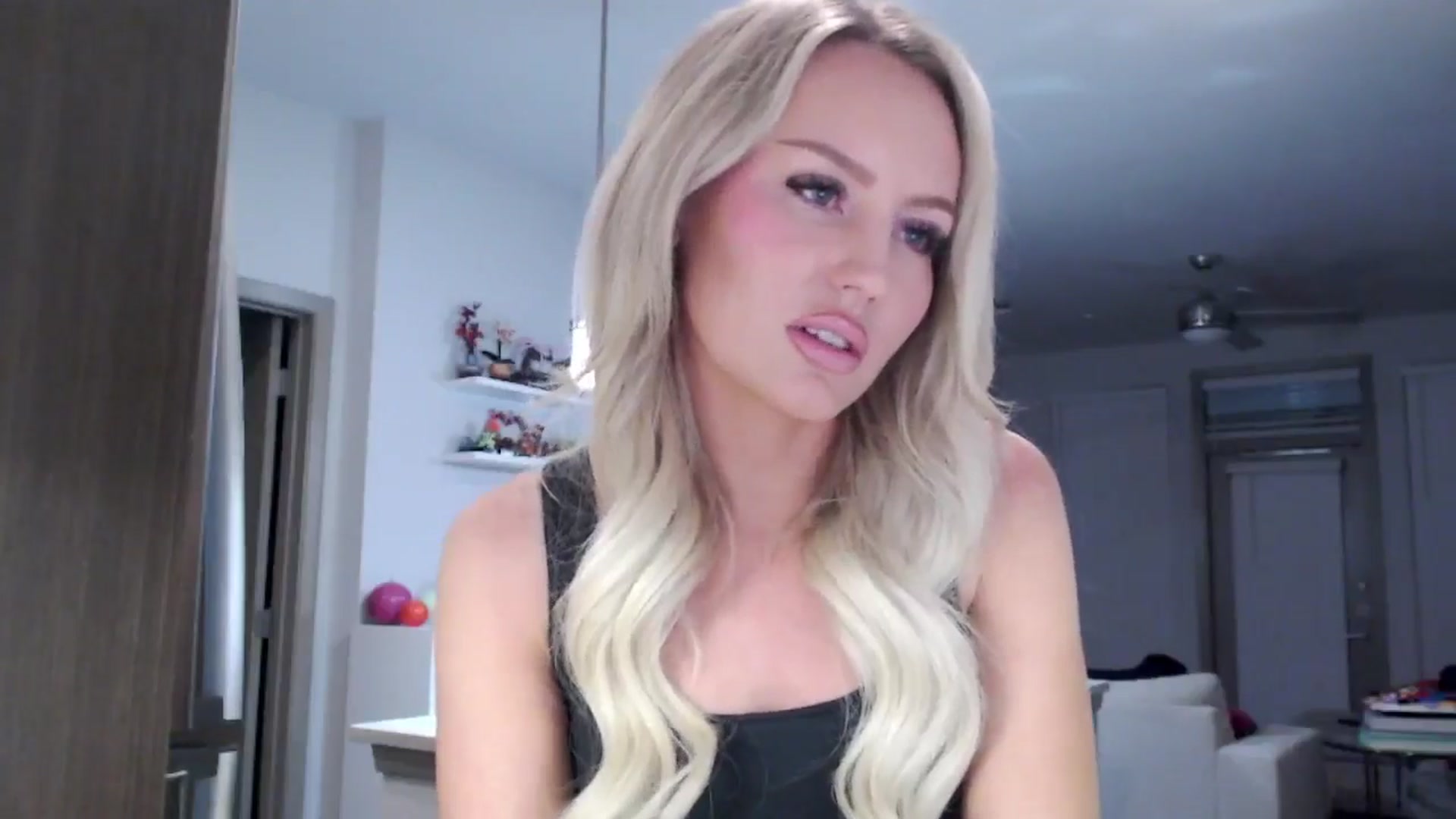 Gallery image thumbnail from Officialelsa's myfreecams stream on, 01/26/2025, 02:39 image 2 of 20