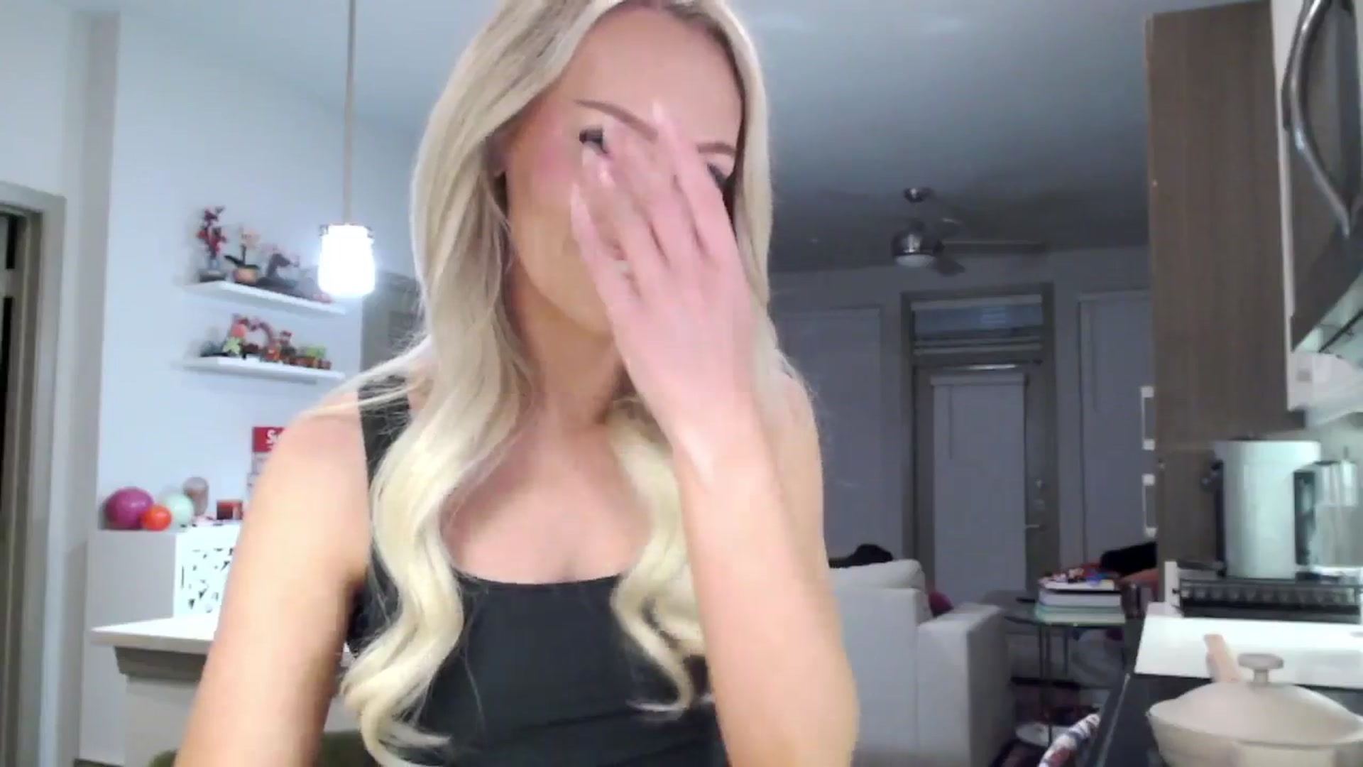 Gallery image thumbnail from Officialelsa's myfreecams stream on, 01/26/2025, 02:39 image 7 of 20