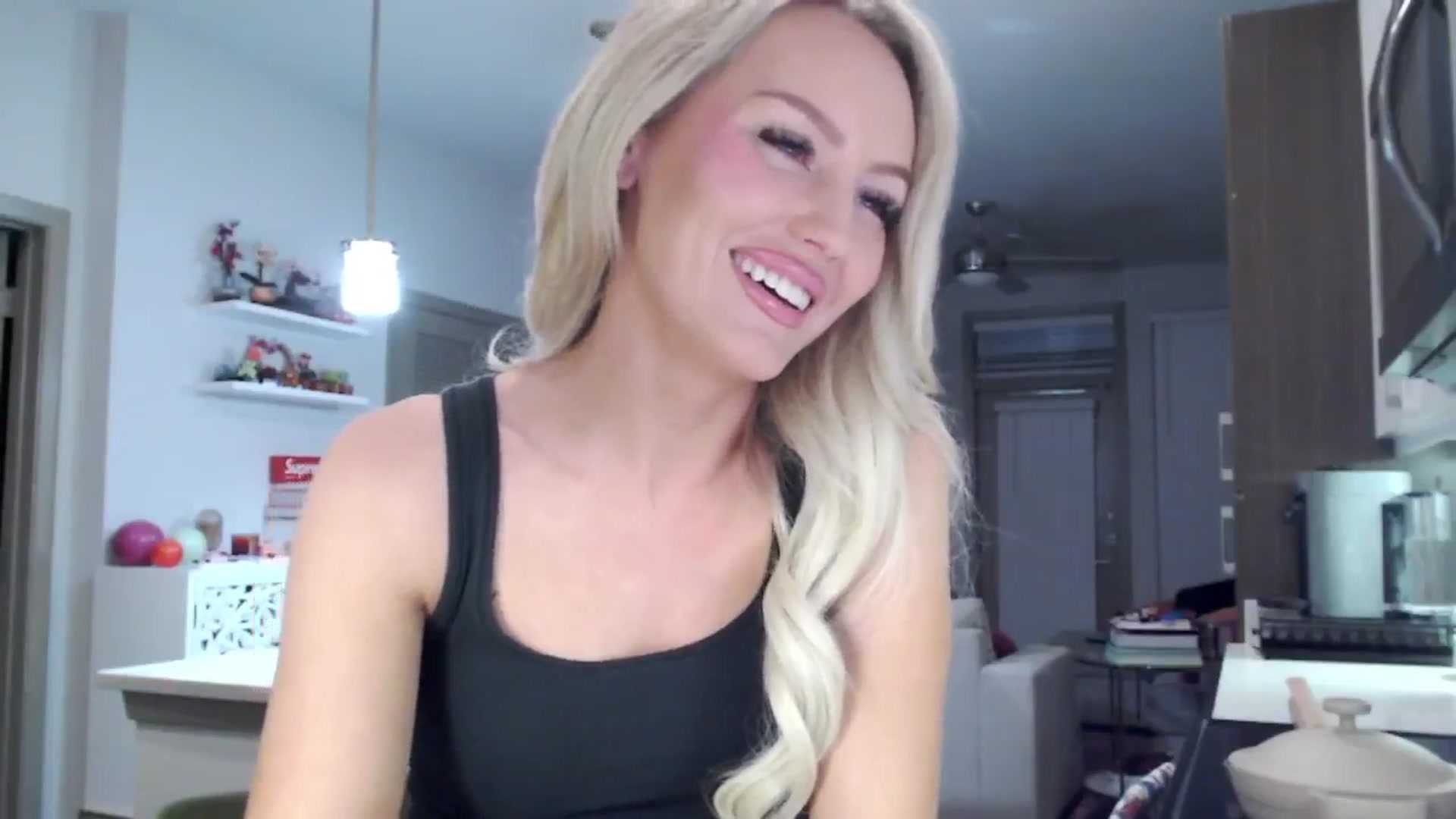 Gallery image thumbnail from Officialelsa's myfreecams stream on, 01/26/2025, 02:39 image 13 of 20