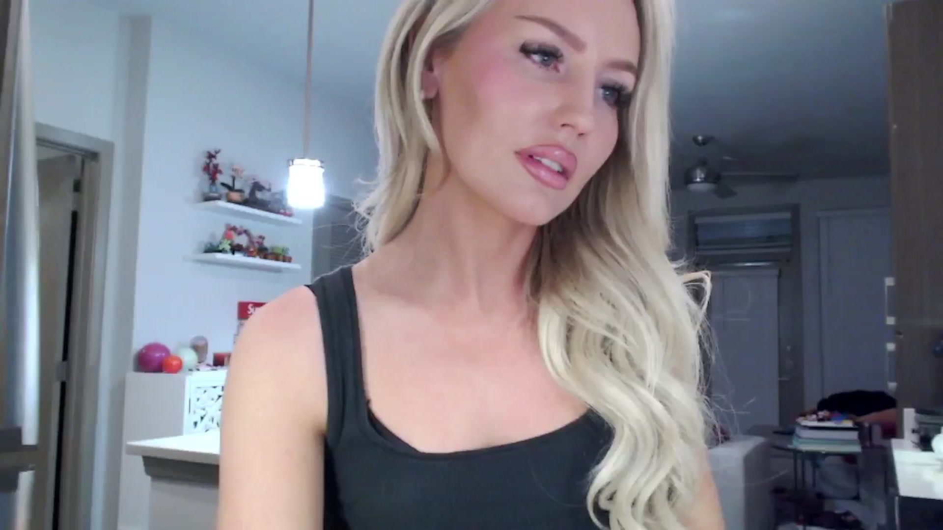 Gallery image thumbnail from Officialelsa's myfreecams stream on, 01/26/2025, 08:06 image 13 of 20