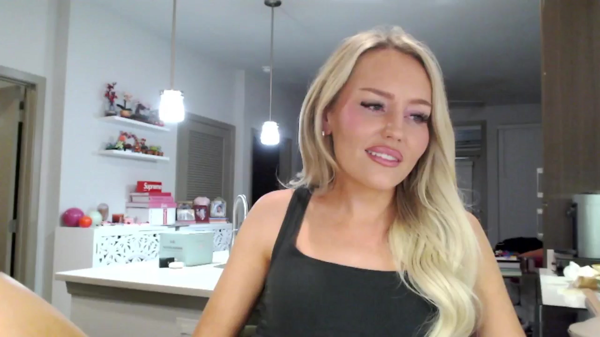 Gallery image thumbnail from Officialelsa's myfreecams stream on, 01/26/2025, 08:06 image 18 of 20