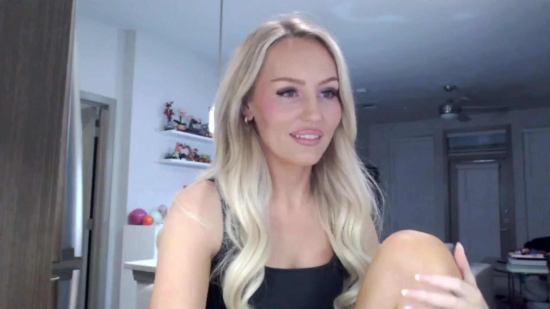 Gallery image thumbnail from Officialelsa's myfreecams stream on, 01/26/2025, 08:06 image 3 of 20