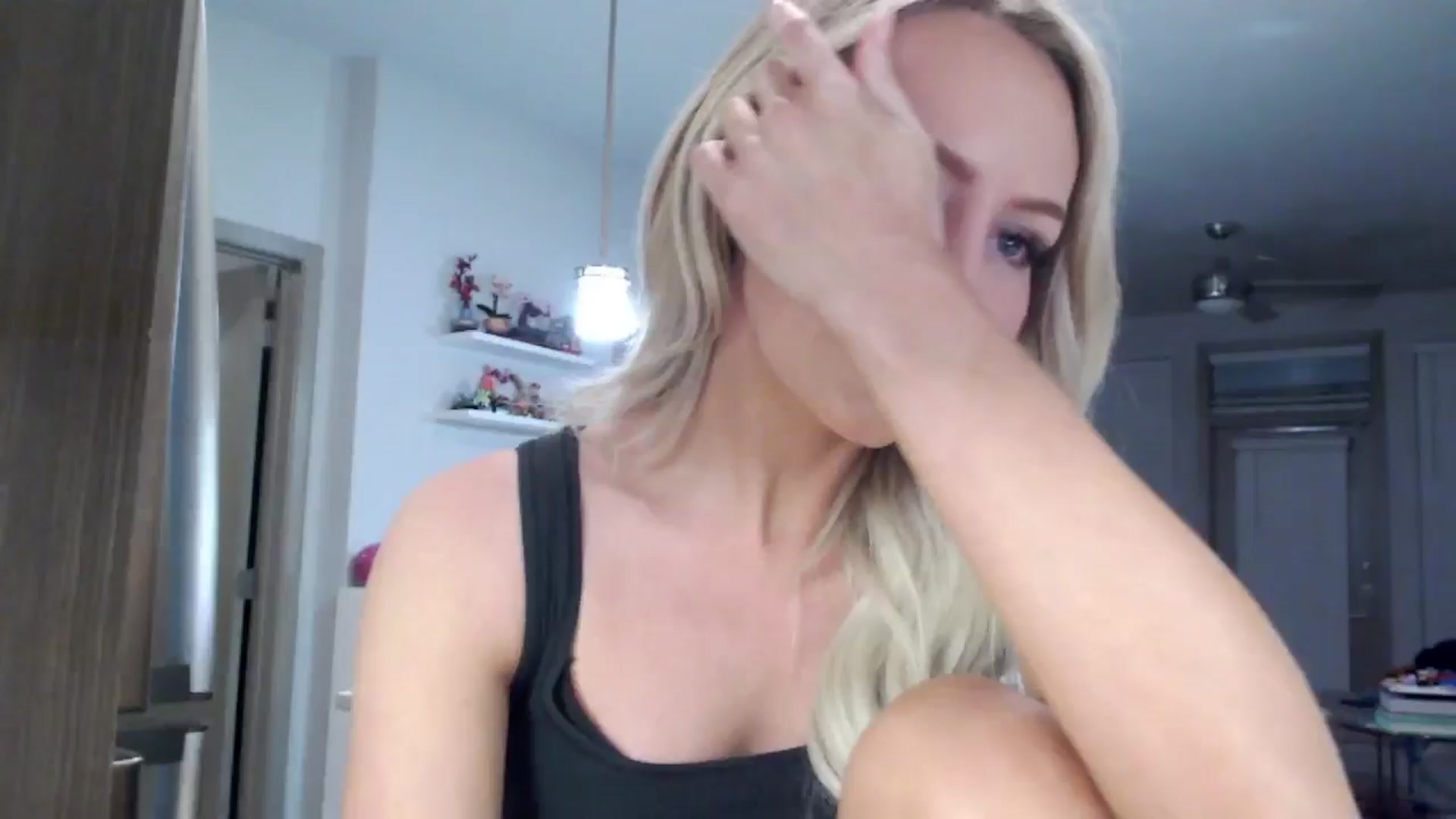 Gallery image thumbnail from Officialelsa's myfreecams stream on, 01/26/2025, 08:06 image 5 of 20
