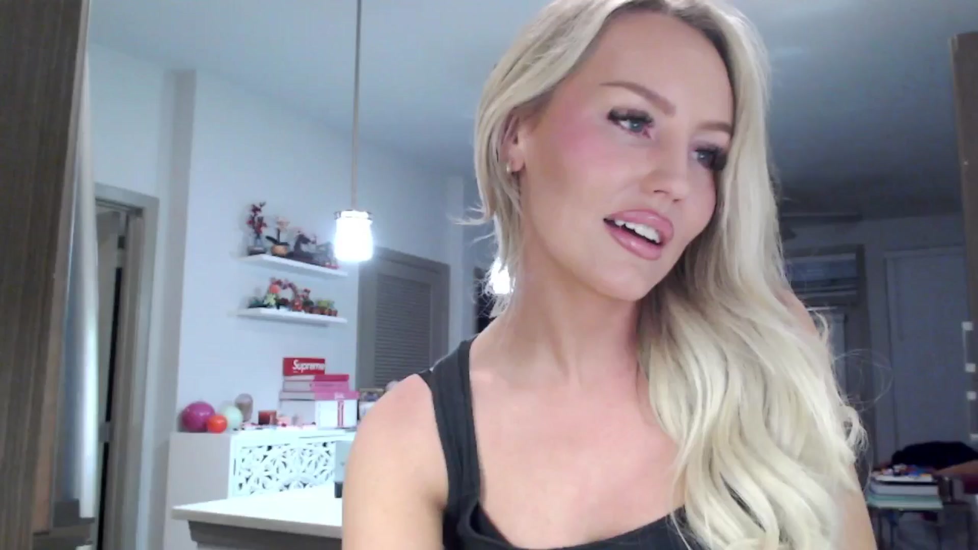 Gallery image thumbnail from Officialelsa's myfreecams stream on, 01/26/2025, 08:06 image 12 of 20