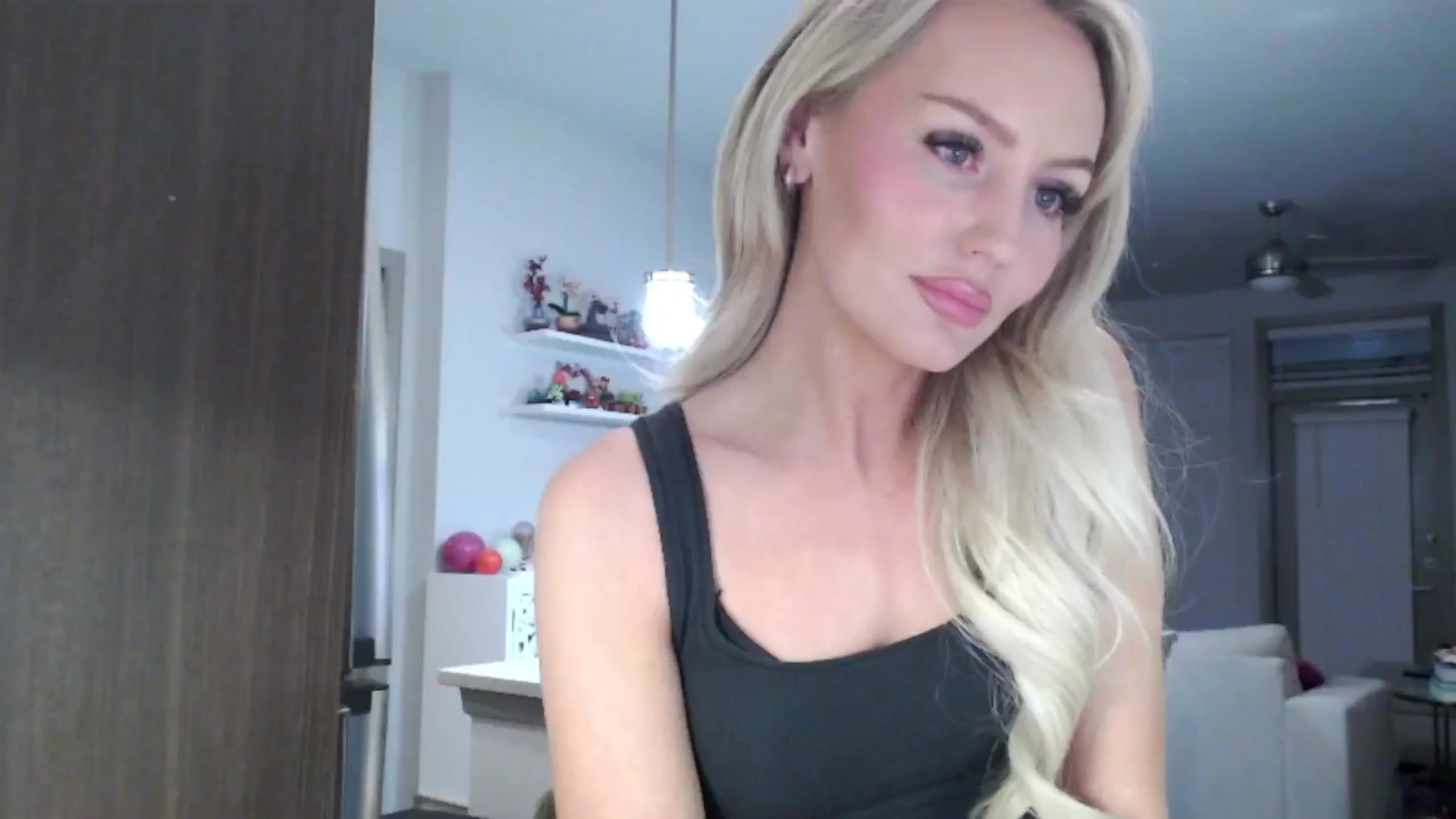 Gallery image thumbnail from Officialelsa's myfreecams stream on, 01/26/2025, 10:36 image 2 of 20