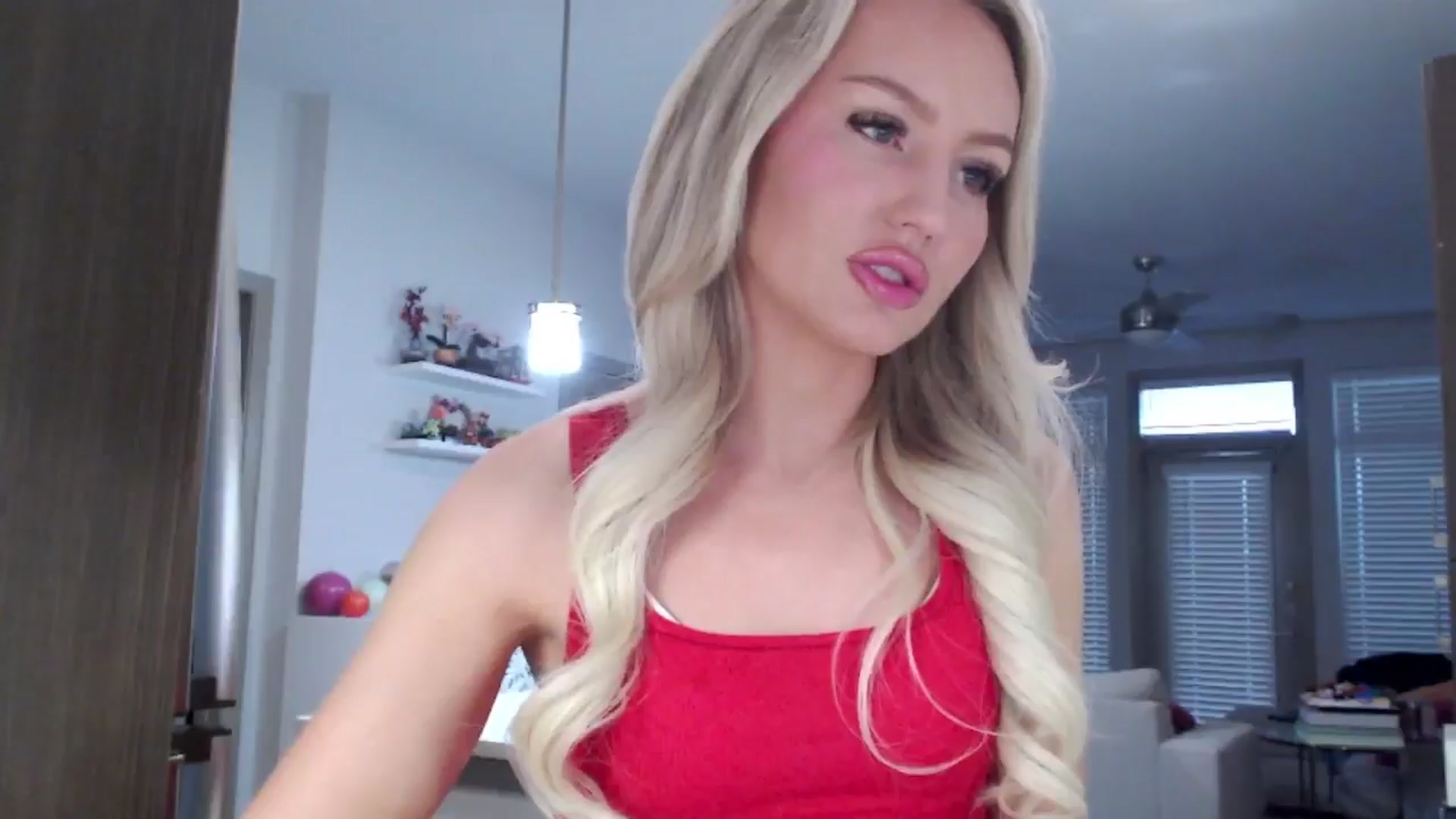 Gallery image thumbnail from Officialelsa's myfreecams stream on, 01/26/2025, 23:55 image 10 of 20