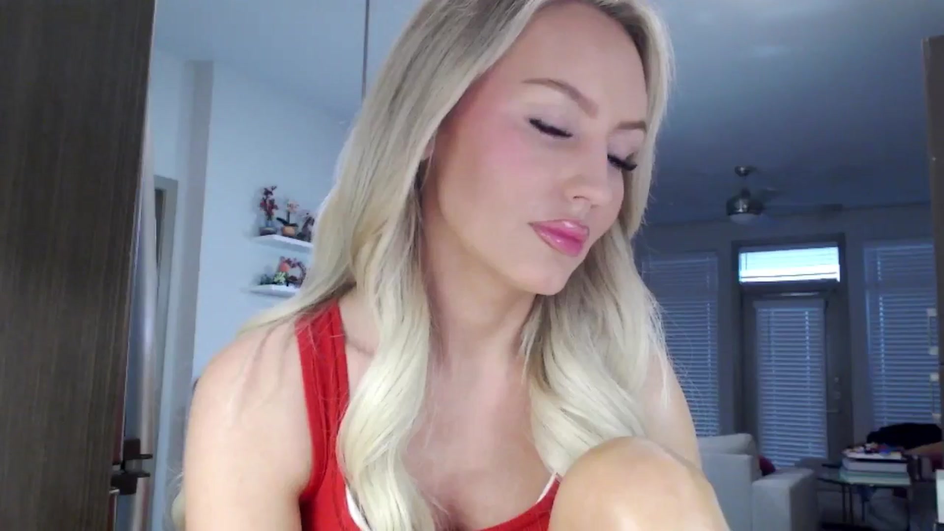 Gallery image thumbnail from Officialelsa's myfreecams stream on, 01/26/2025, 23:55 image 13 of 20