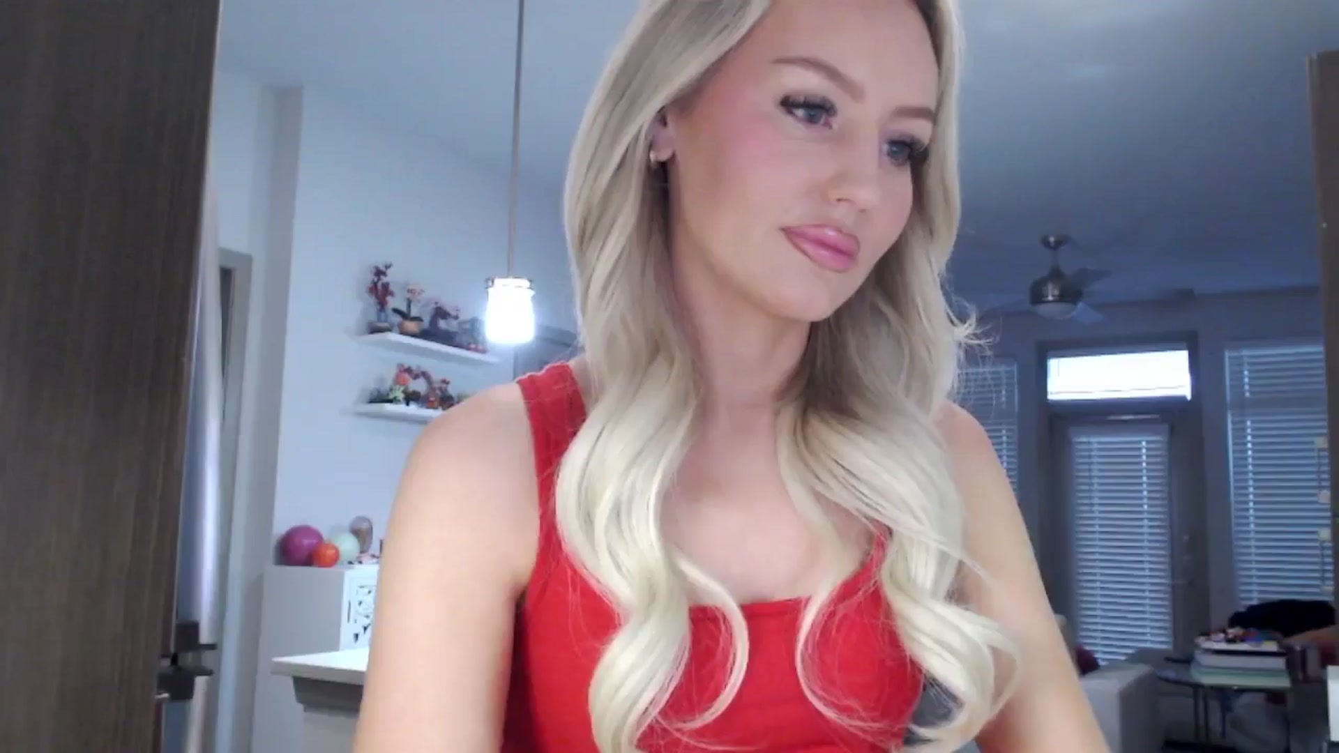 Gallery image thumbnail from Officialelsa's myfreecams stream on, 01/26/2025, 23:55 image 4 of 20