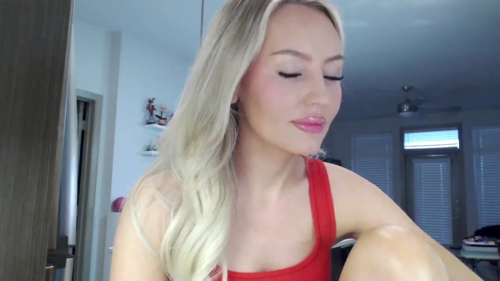 Gallery image thumbnail from Officialelsa's myfreecams stream on, 01/26/2025, 23:55 image 15 of 20
