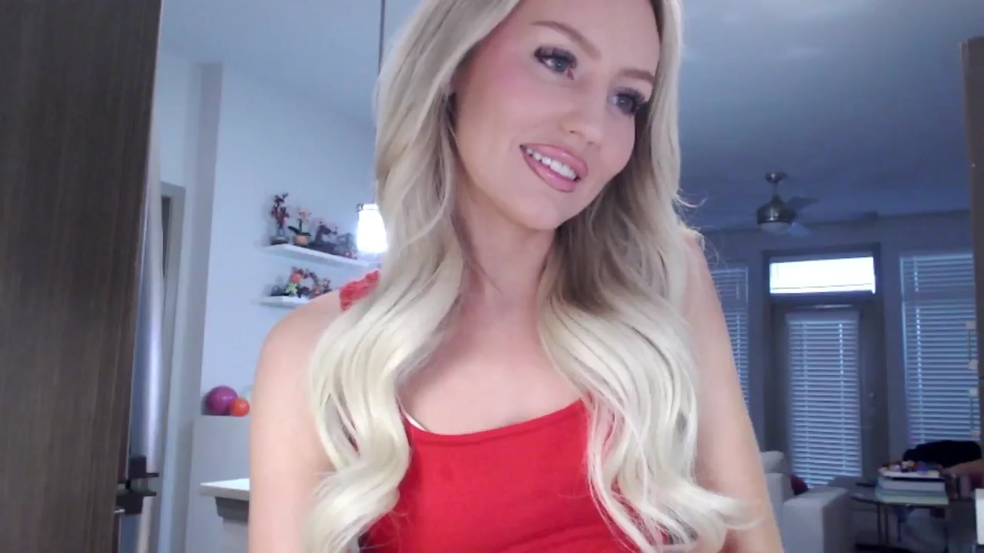 Gallery image thumbnail from Officialelsa's myfreecams stream on, 01/26/2025, 23:55 image 6 of 20