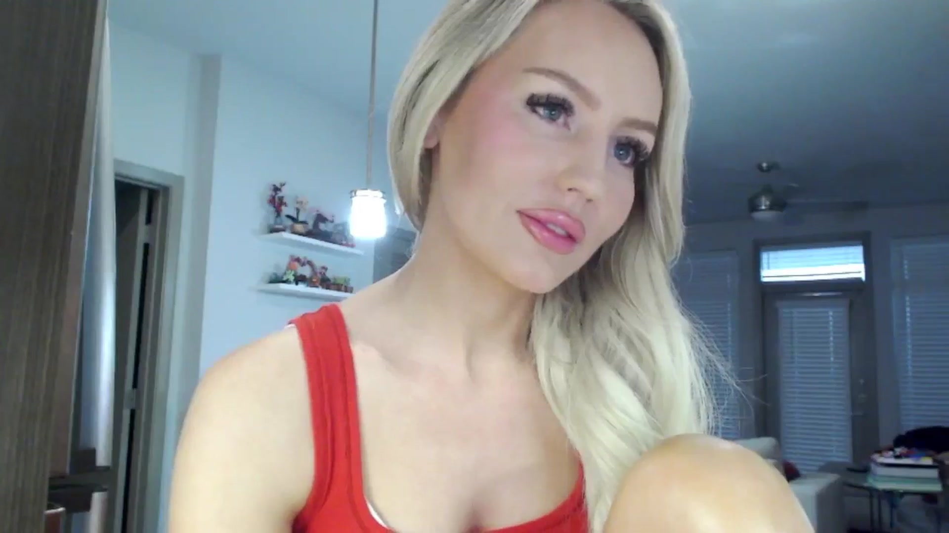 Gallery image thumbnail from Officialelsa's myfreecams stream on, 01/26/2025, 23:55 image 17 of 20